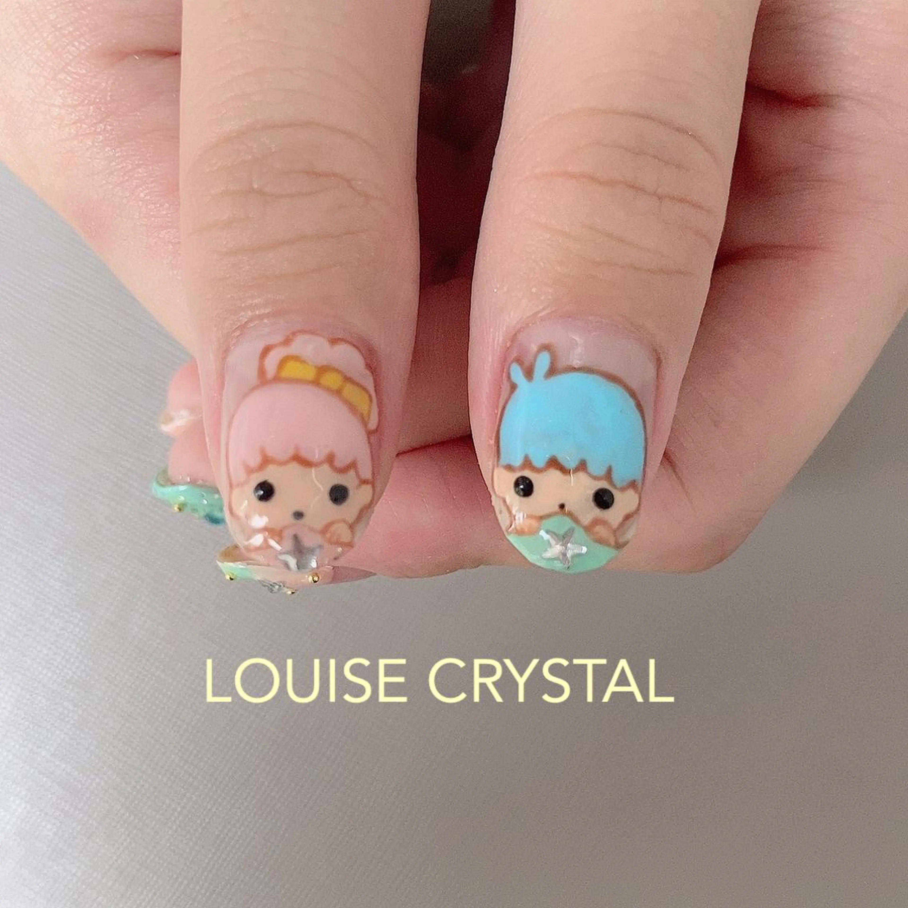 ネイル ハンドネイル LOUISE CRYSTALのネイルデザイン