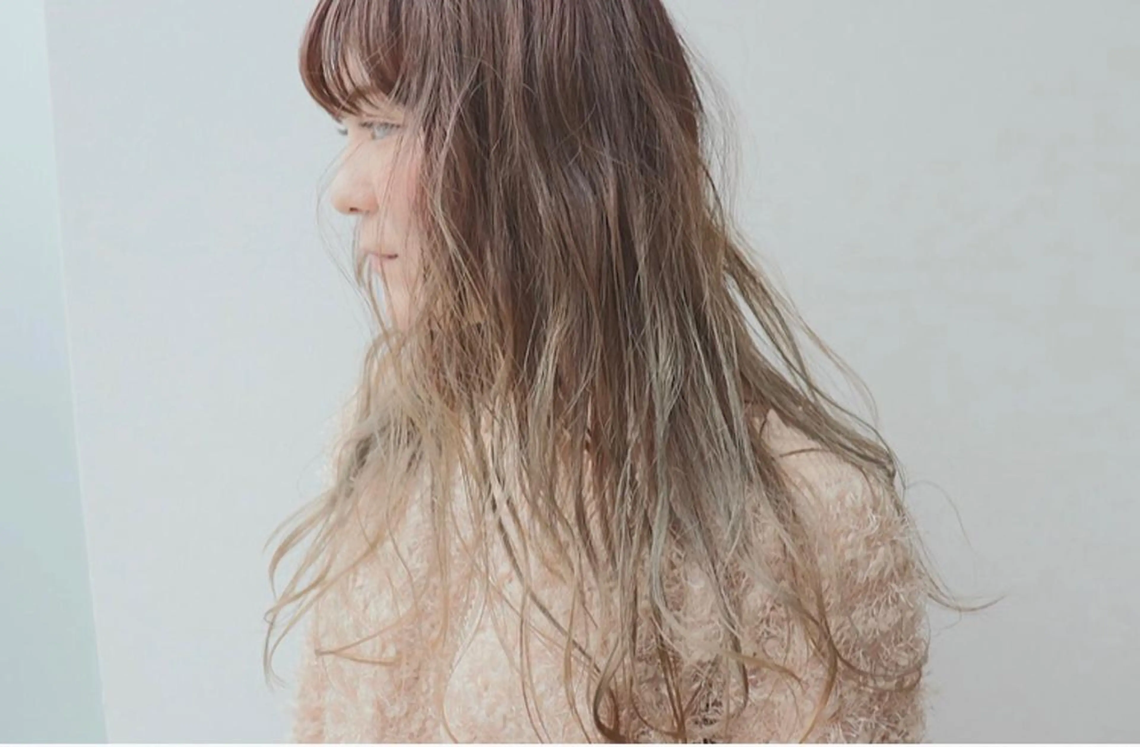 ロング カラー グラデーションカラー ハイライトカラー ハイライト AGU akariのヘアスタイル