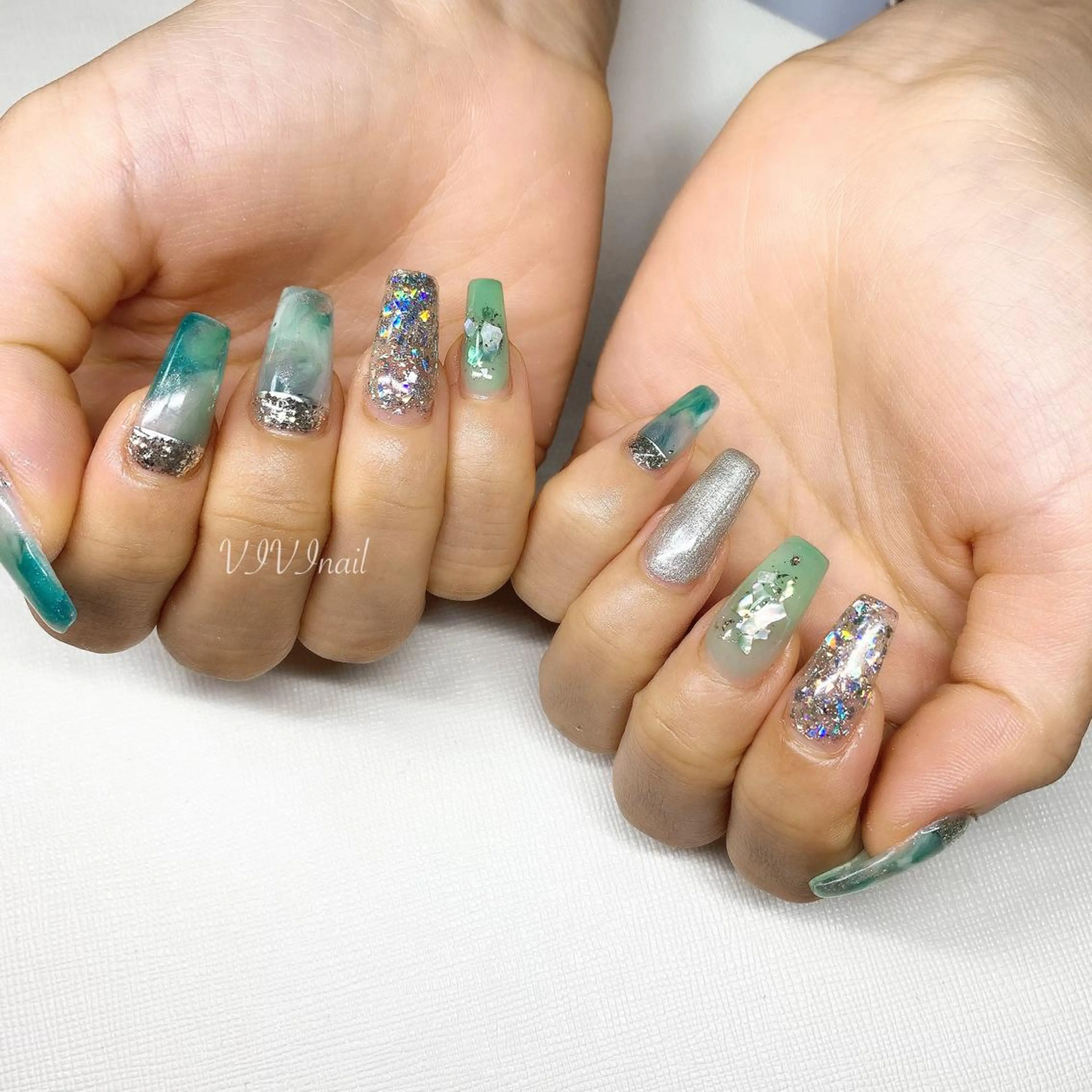 ネイル キラキラネイル ニュアンスネイル ハンドネイル vivi nailのネイルデザイン