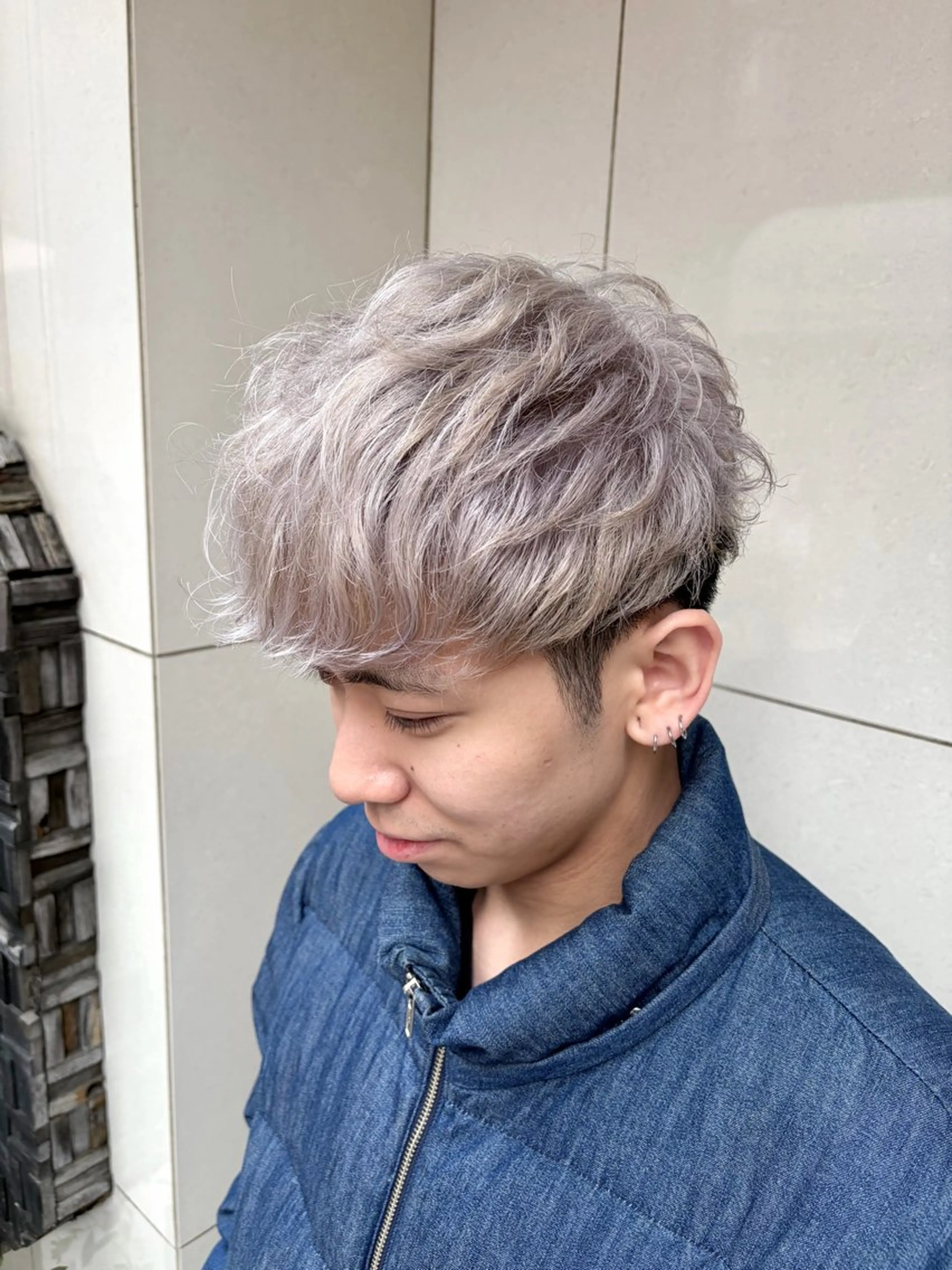 カラー メンズ シルバー ホワイトシルバー ヘアカラー WAWA miu🌷のヘアスタイル