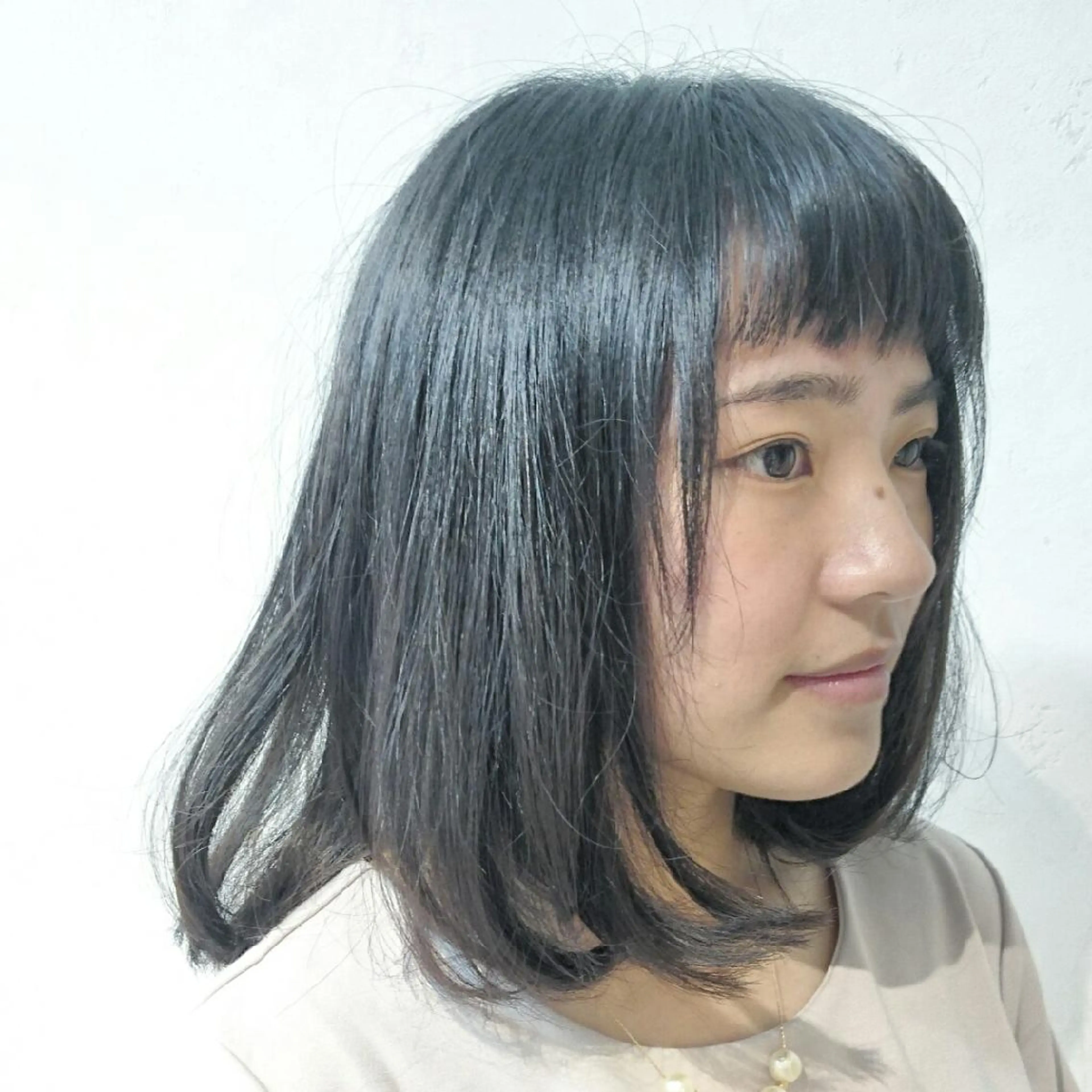 ミディアム ボブ オン眉 透明感ハイライト◎ 伊藤夏海のヘアスタイル