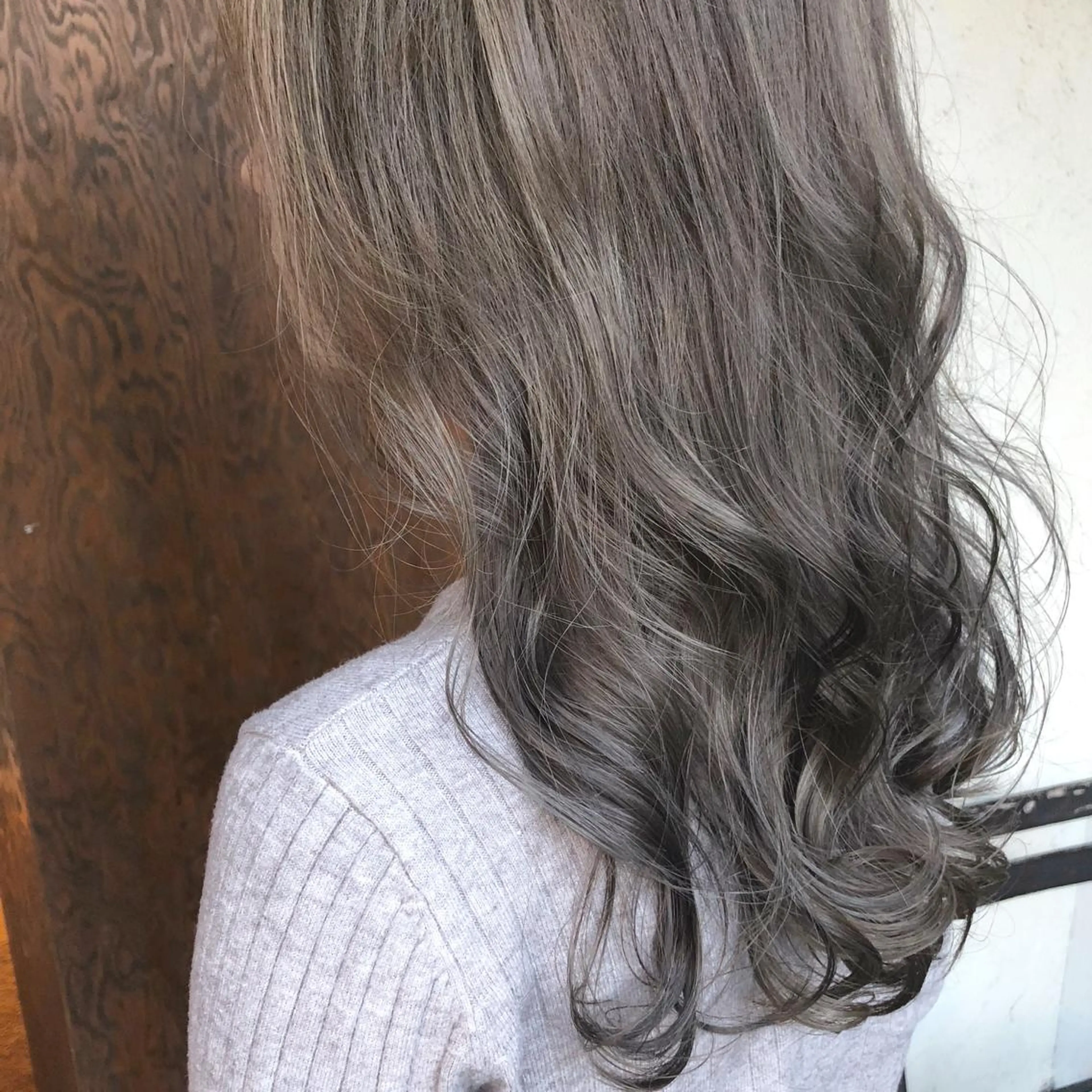 セミロング カラー アディクシーカラー ブリーチ ハイライトカラー ハイライト 艶髪育成サロン 京橋　shinのヘアスタイル