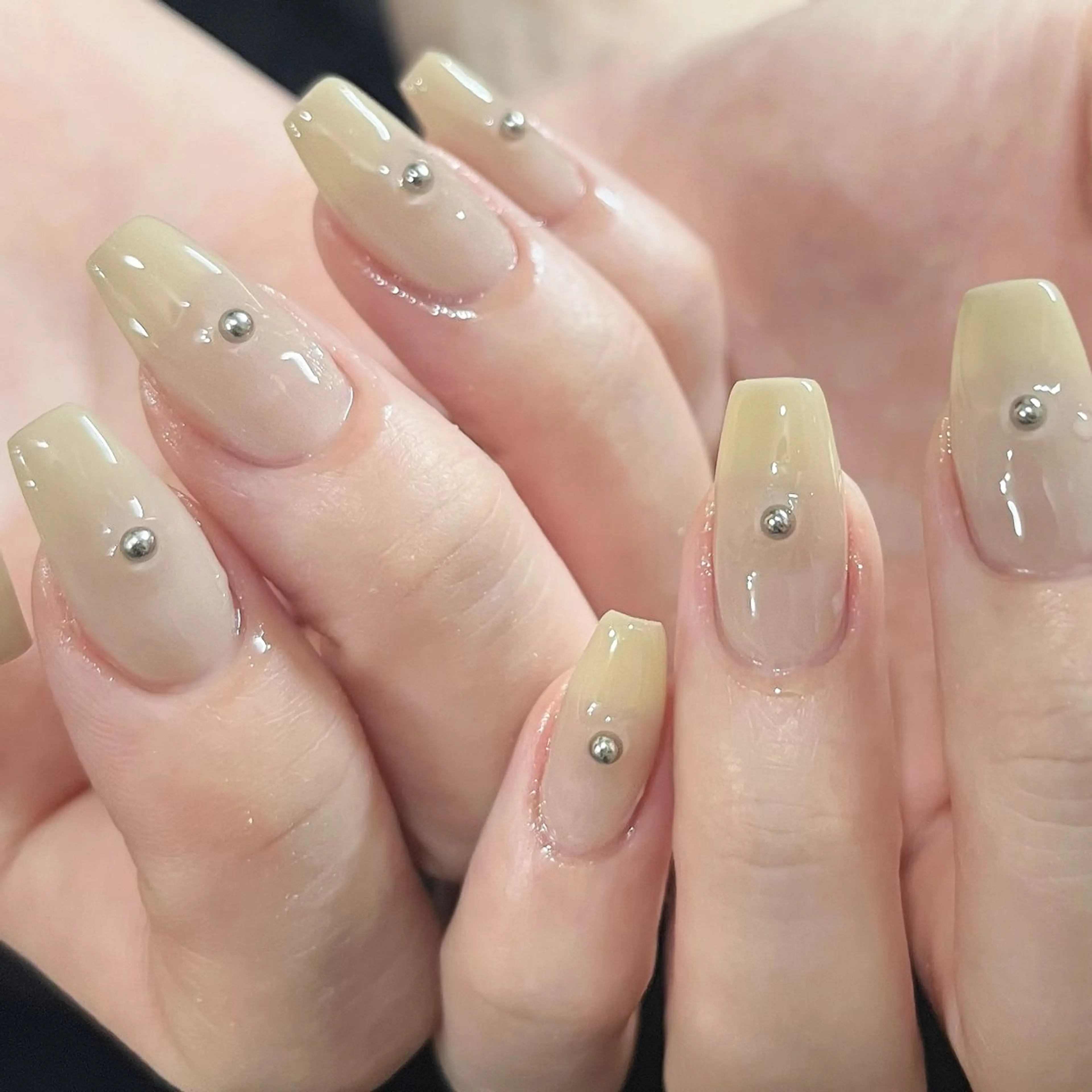 ネイル ワンカラーネイル スクエアネイル ホワイト ハンドネイル ハンドケア 🎀NAIL🎀 AI🪄︎︎◝✩のネイルデザイン