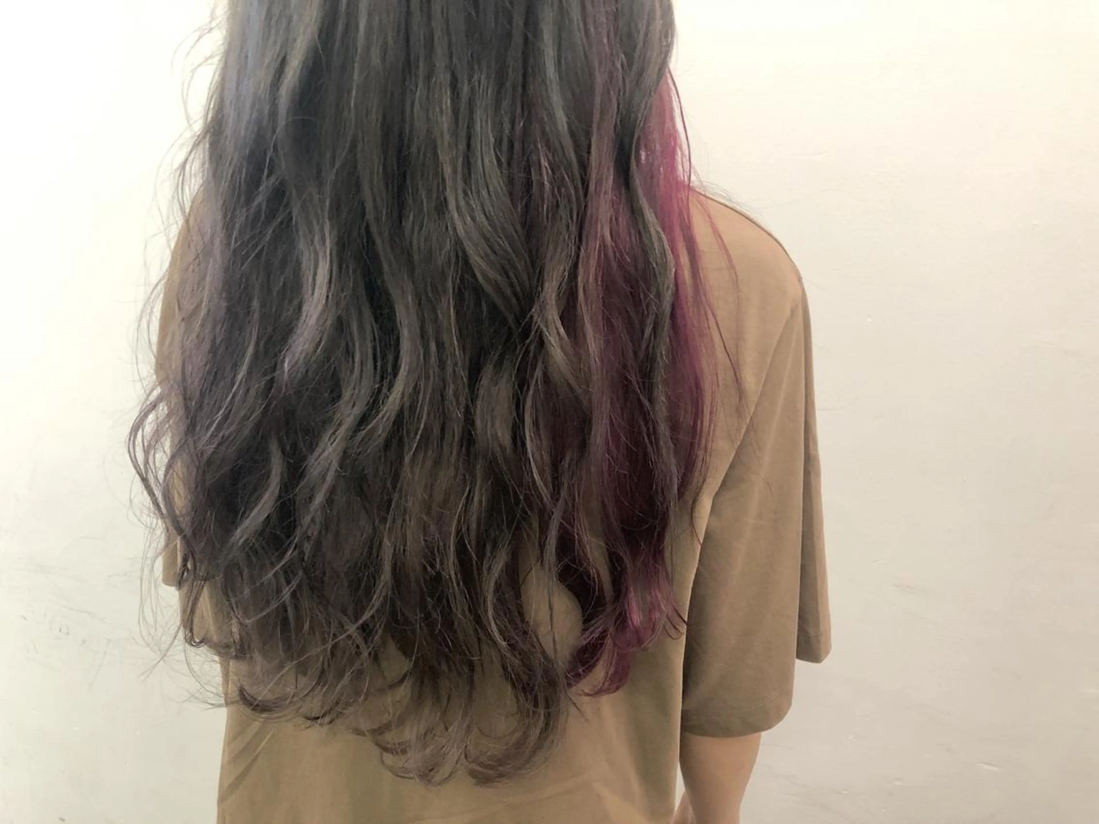 ロング カラー 透明感カラー グレージュ ハイライトカラー ラベンダーカラー ラベンダーグレージュ ヘアカラー トリートメント メンズ レイヤー ウルフ 弓木啓輔のヘアスタイル