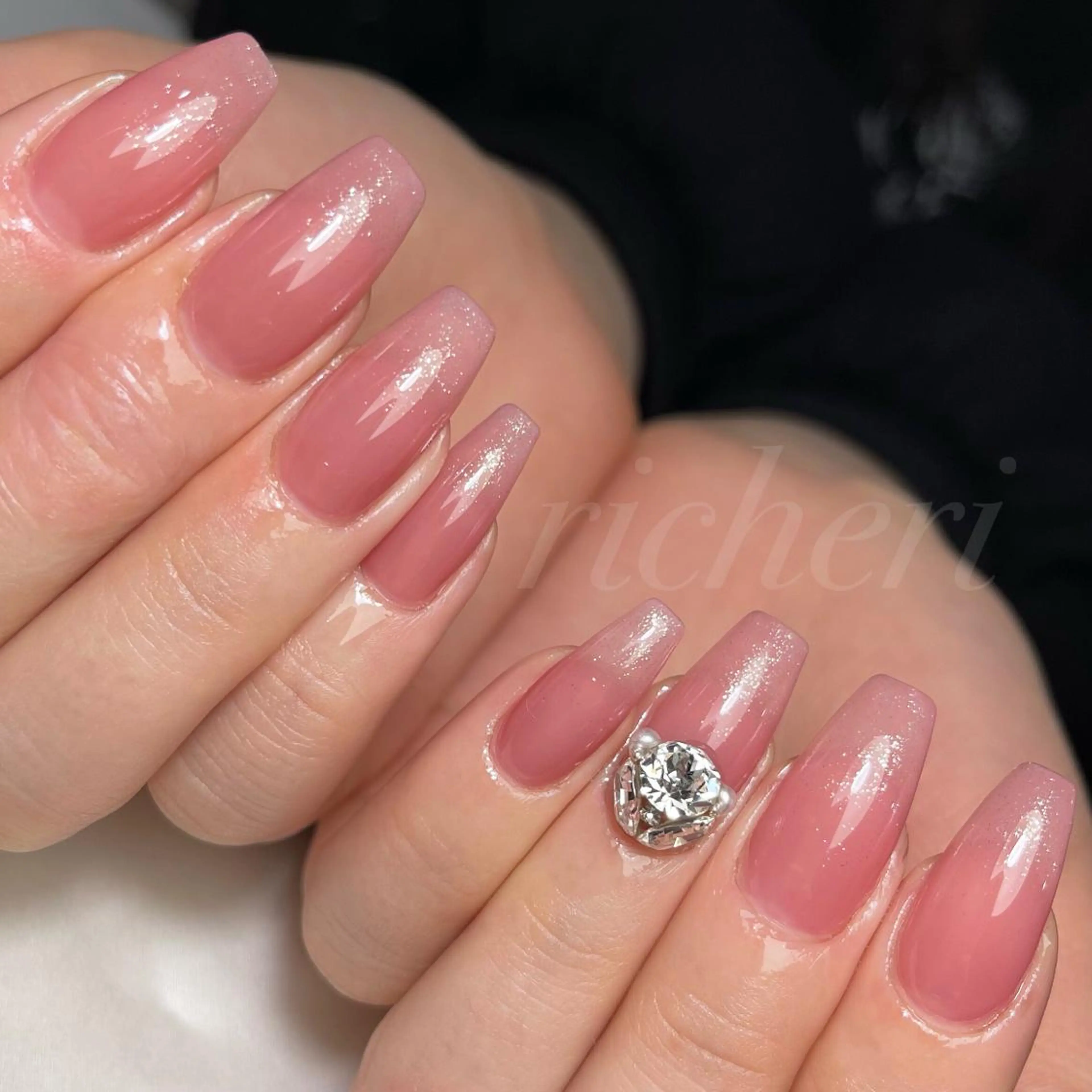 ミディアム ネイル ハンドネイル richeri beautyのエステ・リラクイメージ