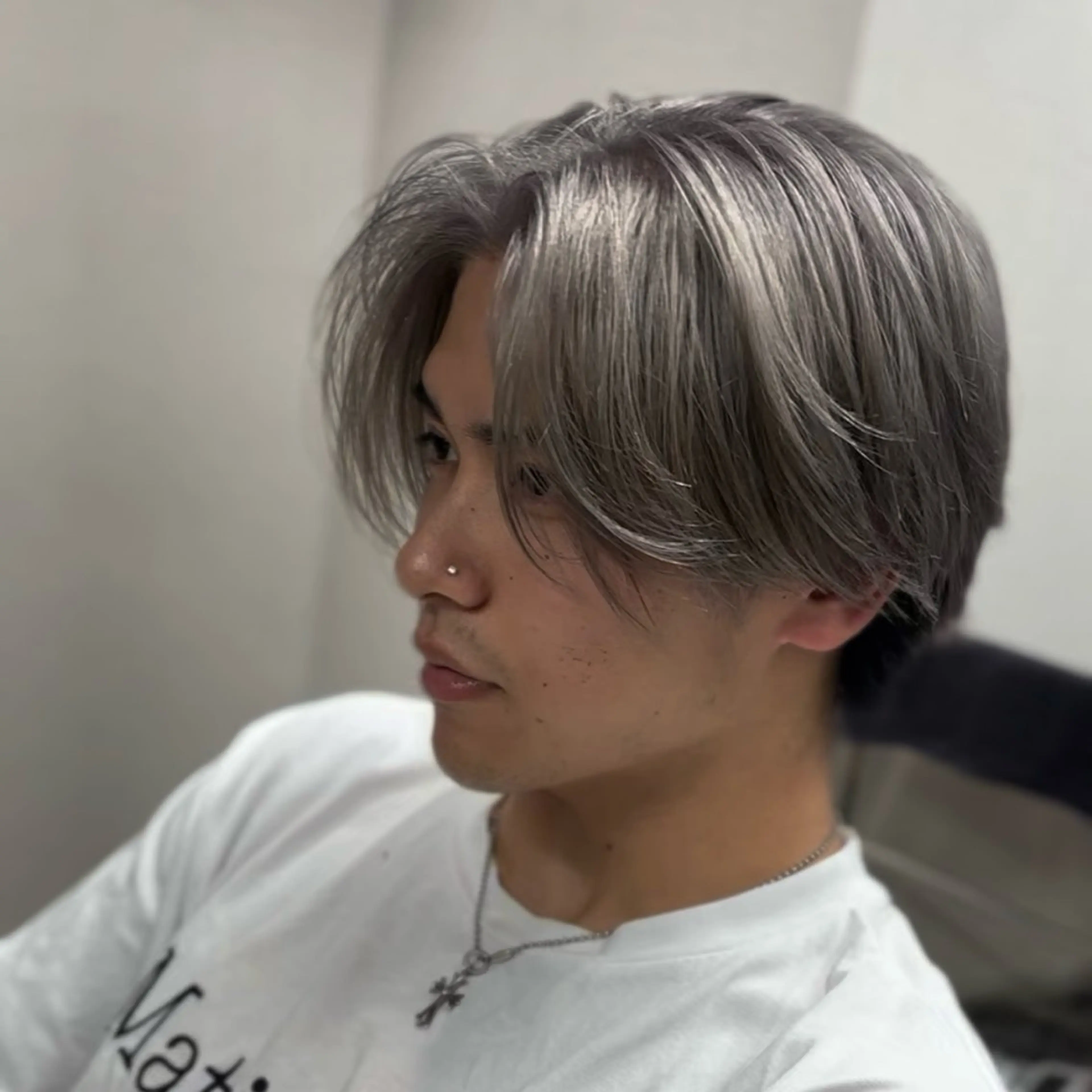 ミディアム カット SALOWIN 原宿 iori所属・🌟原宿指名No.1 センターパート⭐️のヘアスタイル