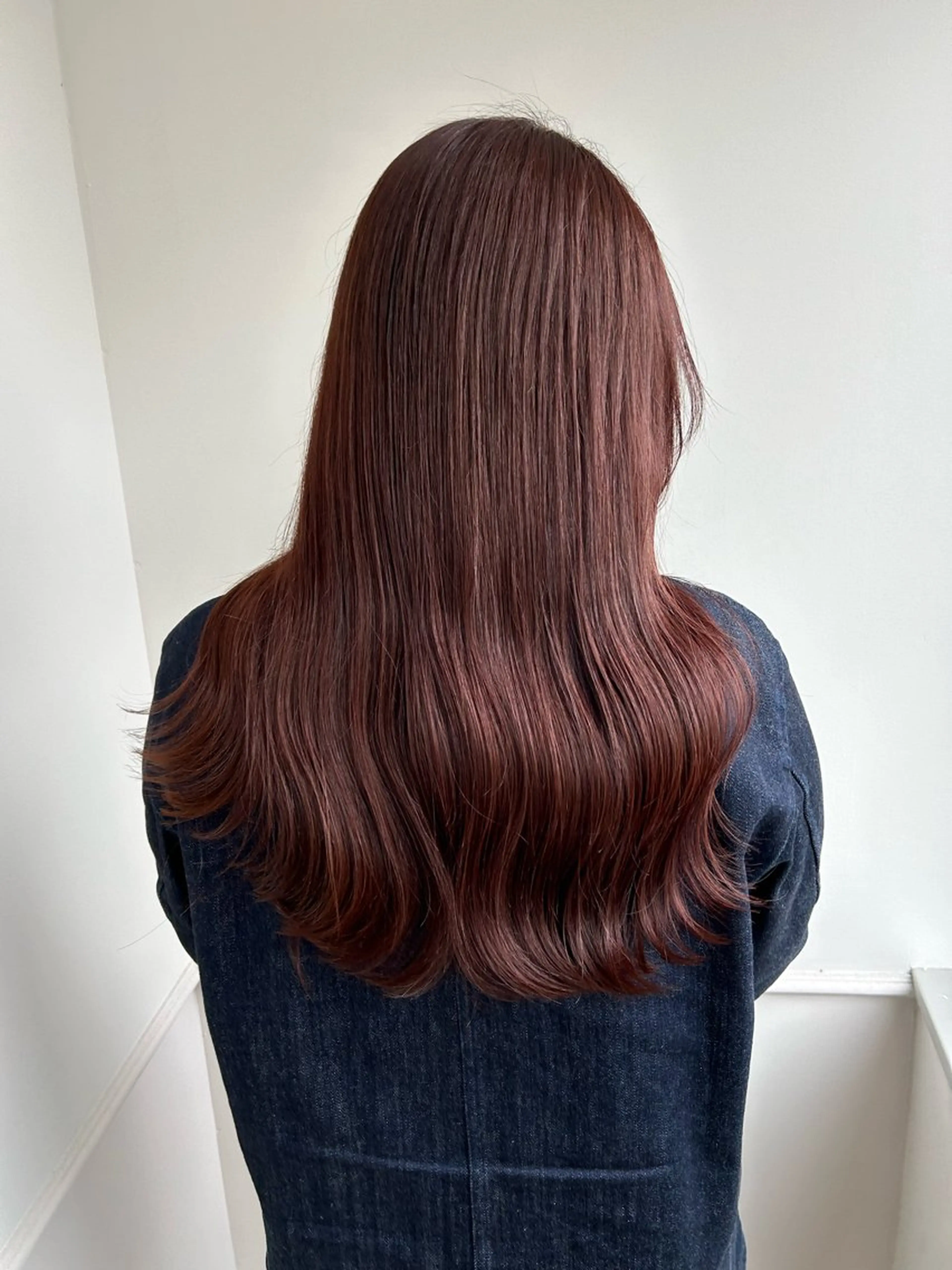 ロング カラー ベージュカラー ボルドーカラー ダブルカラー 瀬戸 昭秀のヘアスタイル