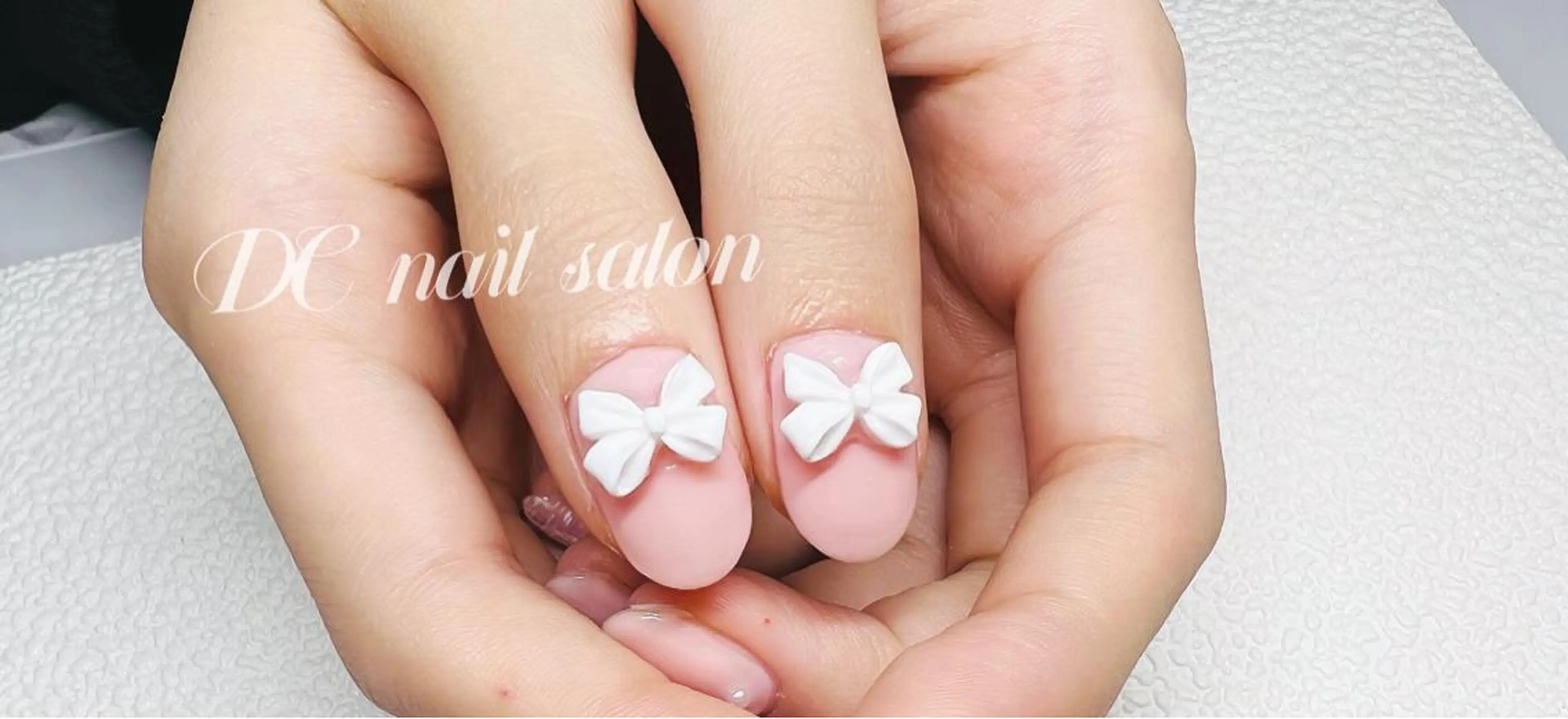 ネイル アートネイル ハート リボン ストーンネイル DC nail salonのネイルデザイン