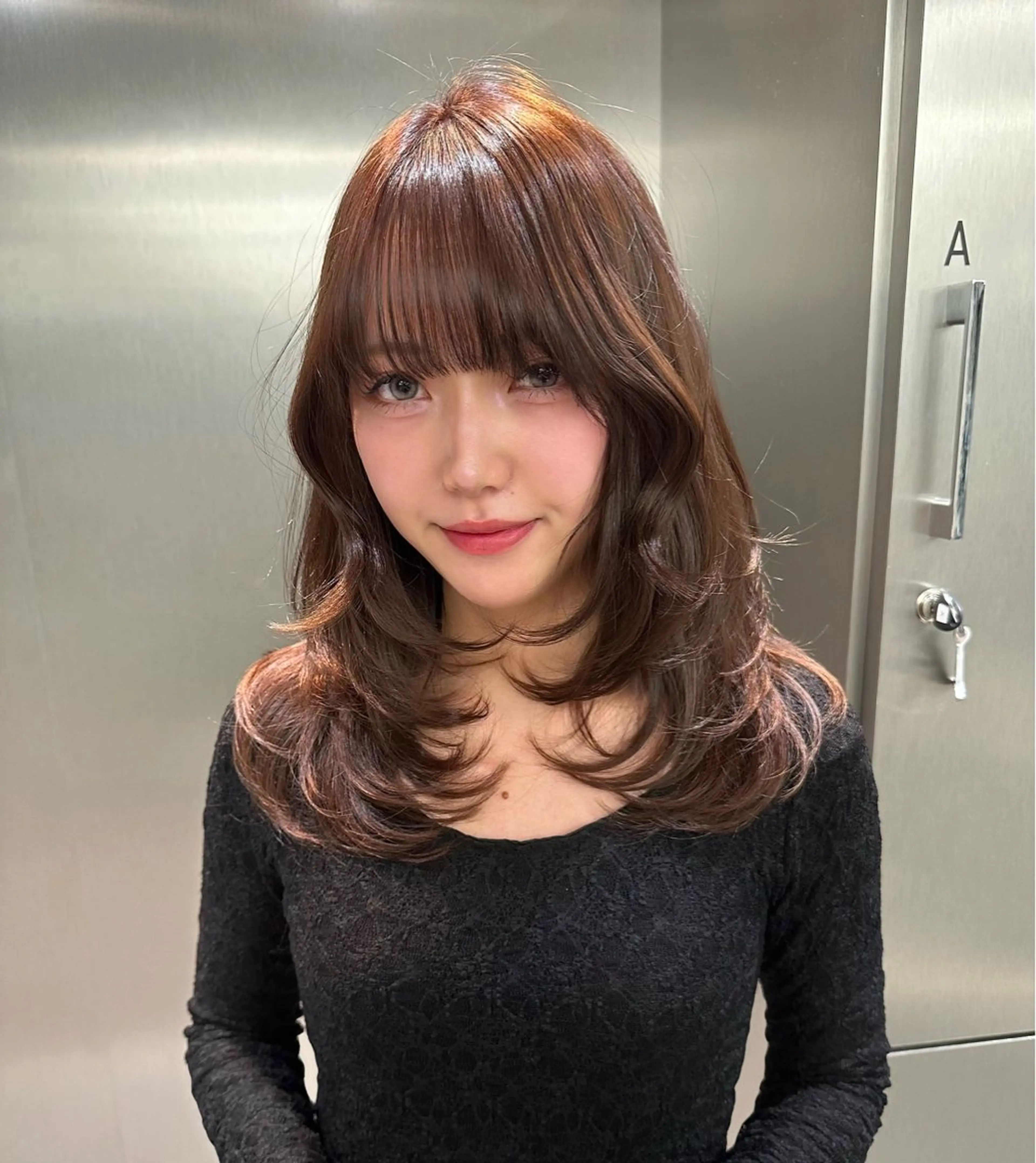 セミロング カラー ブラウンカラー ミルクティーブラウン ハイレイヤー レイヤーカット ブリーチ矯正/ ブリーチ特化mikaのヘアスタイル