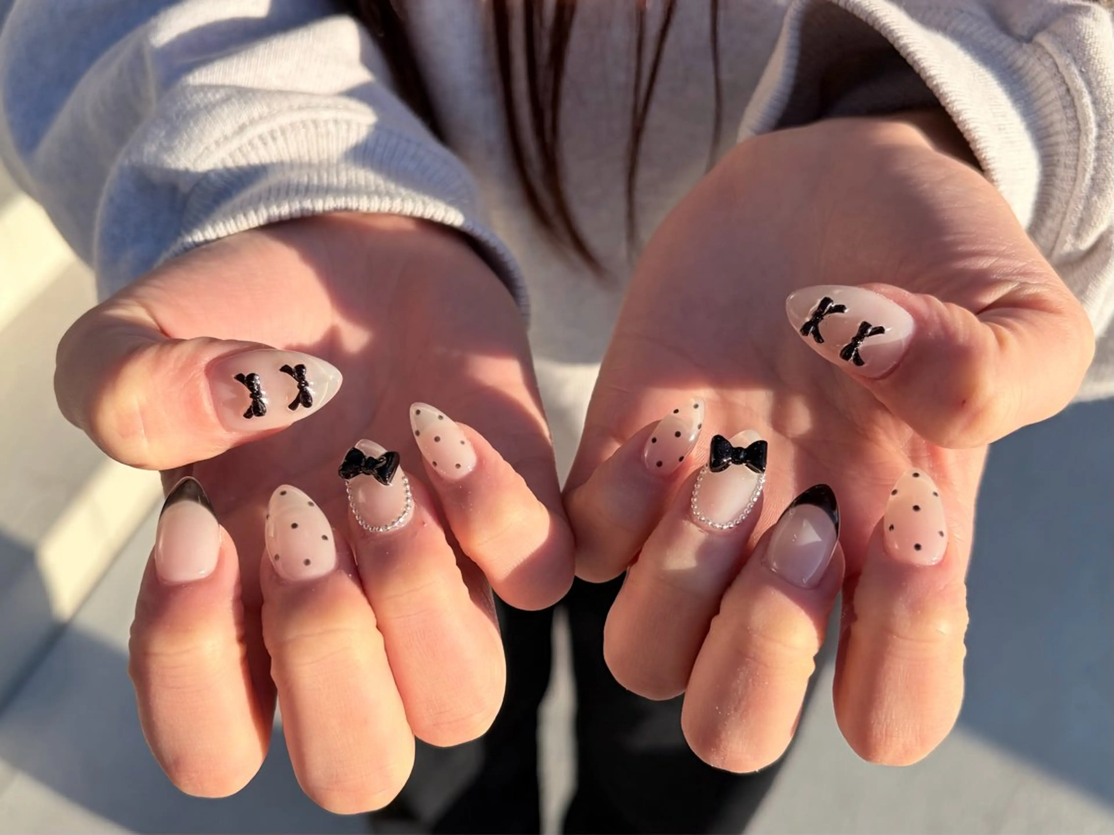 ネイル ドット フレンチネイル リボン ハンドネイル nayu nailのネイルデザイン