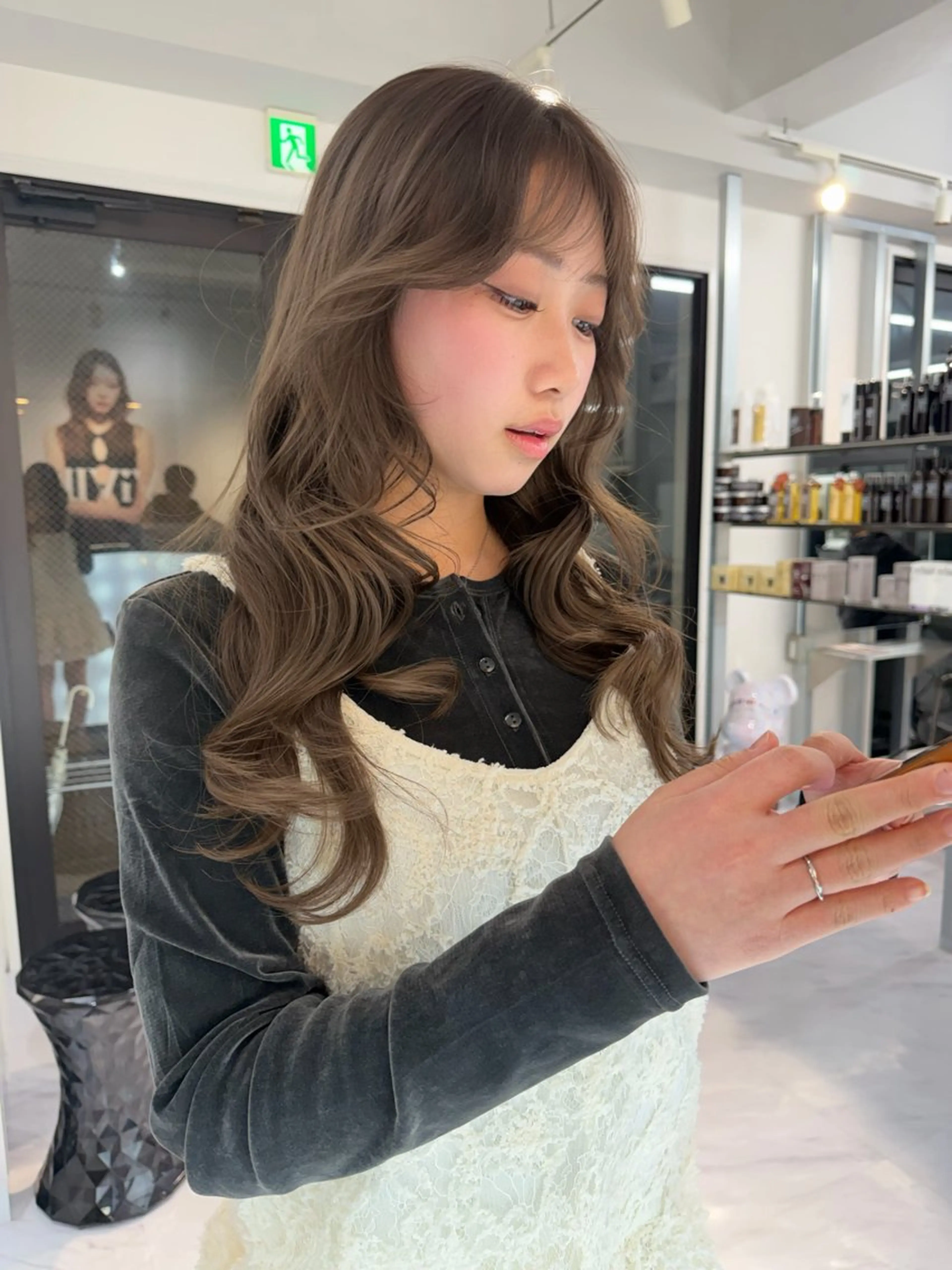 ロング カラー ベージュカラー ブリーチ ケアブリーチ デザインカラー ダブルカラー カット ヘアカラー TATSUブリーチ/ ミルクティーベージュのヘアスタイル