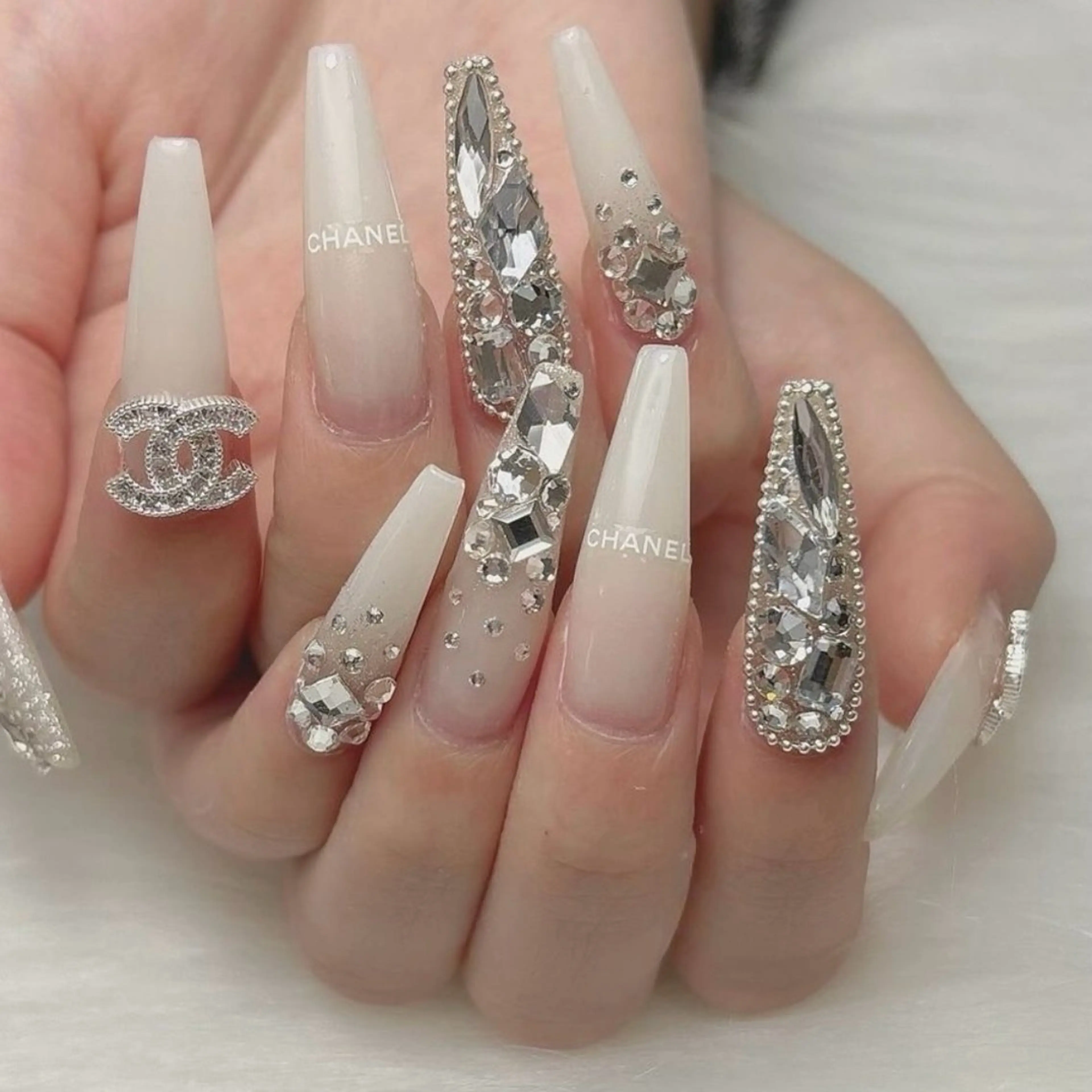 ネイル 成人式 ジェルネイル ロングネイル マグネットネイル 大理石ネイル(マーブル) ハンドネイル MoMoA Nail ネイル長さ出し専門店のネイルデザイン