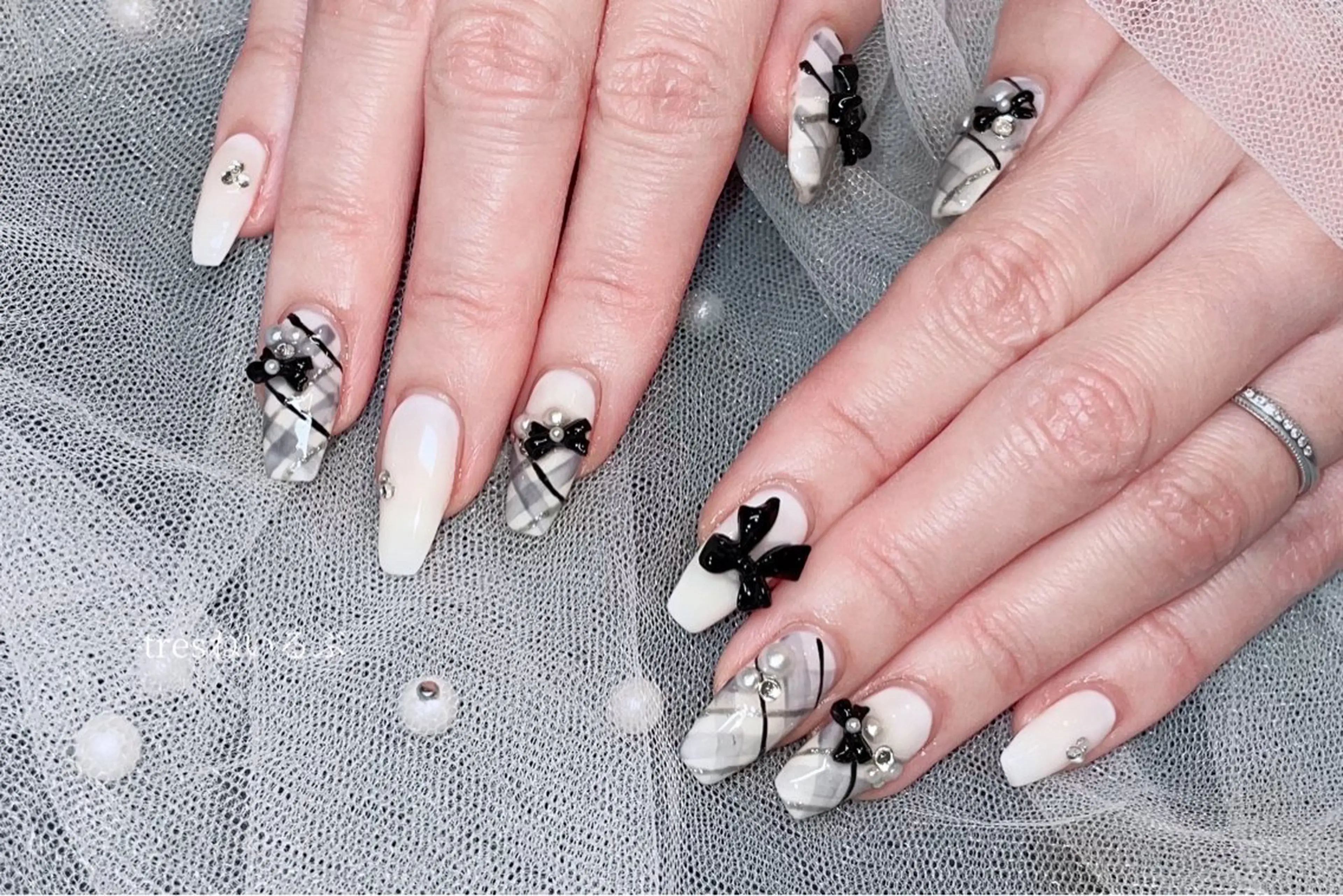 ネイル リボン tres SAKIのネイルデザイン