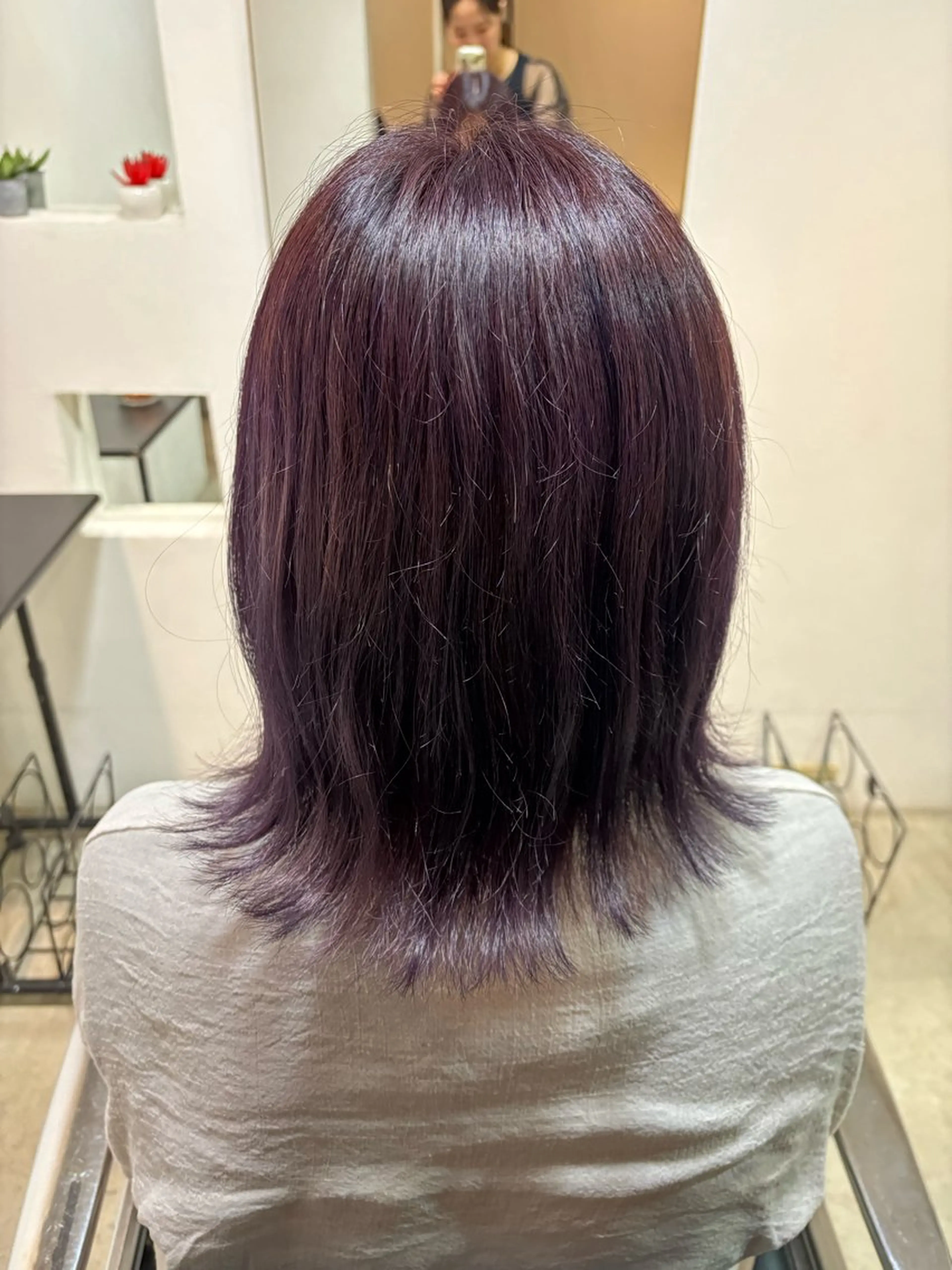 ミディアム パープルカラー ヘアカラー イナイ ハルカのヘアスタイル