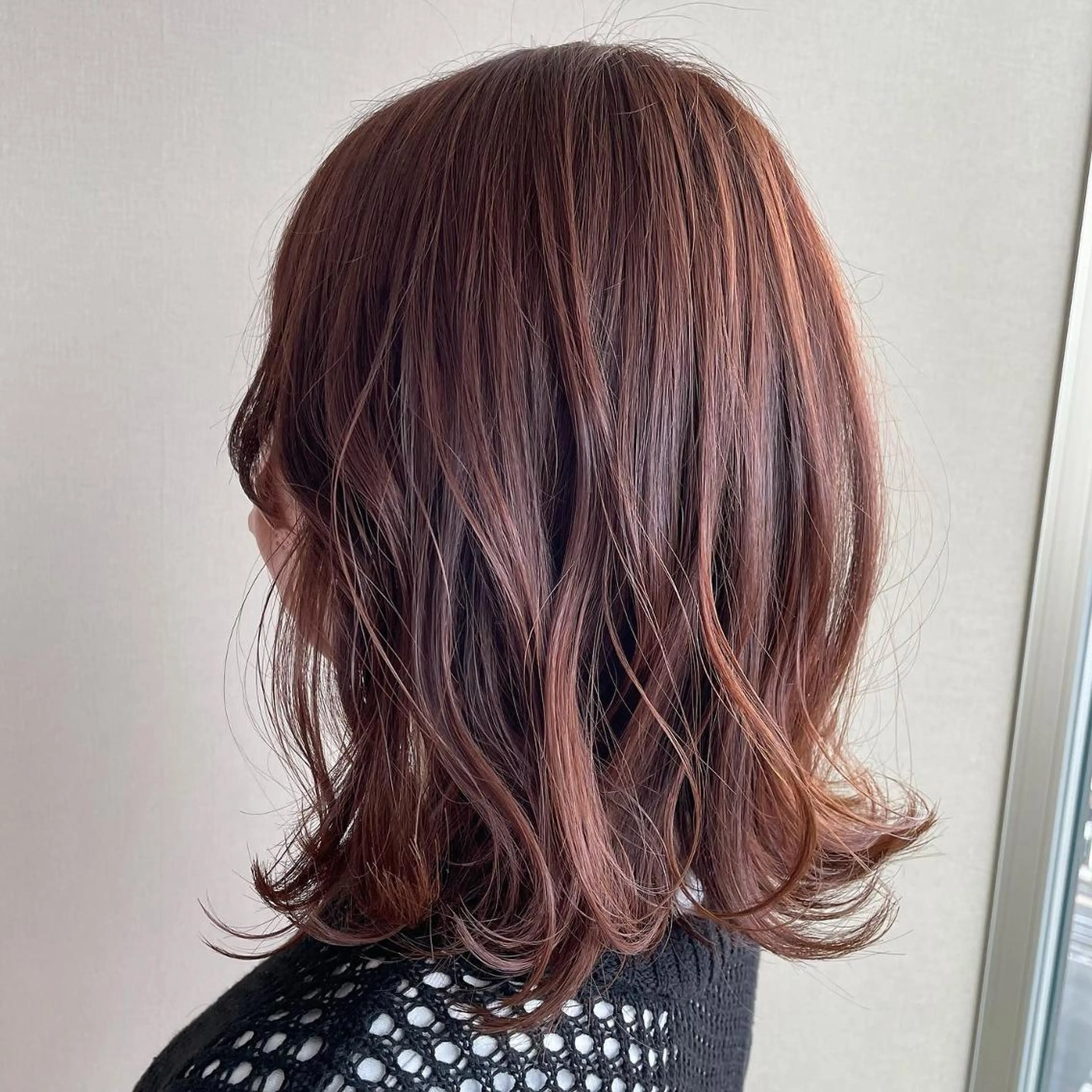 ミディアム カラー ブラウンカラー ピンクカラー ピンクブラウン 切りっぱなしボブ/ 蒲生四丁目/伊藤瑠唯のヘアスタイル