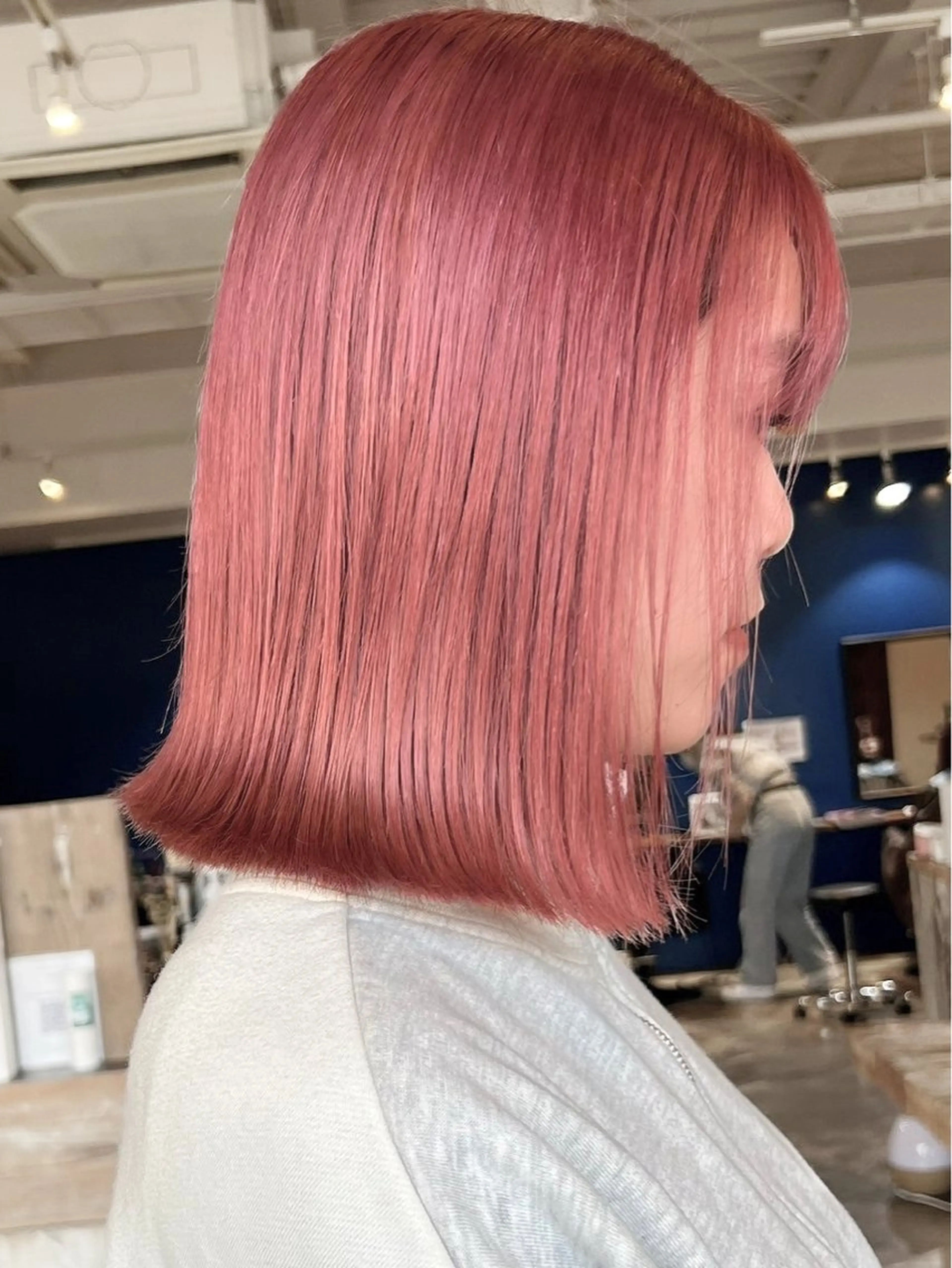 ミディアム 岸下 理緒のヘアスタイル