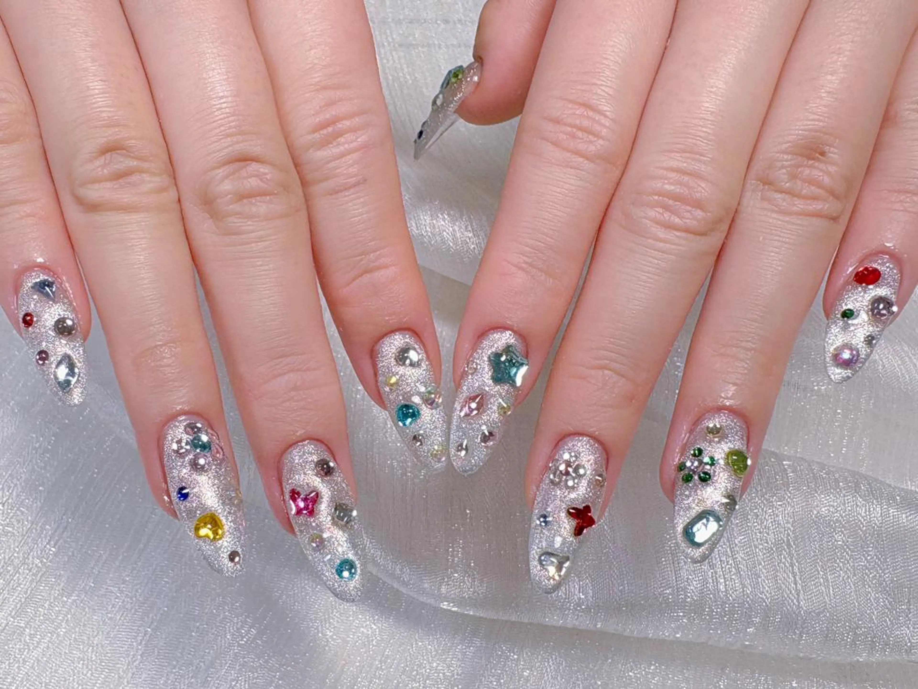 ネイル ハンドネイル 🎀鈴音🎀 ワンホンネイルのネイルデザイン