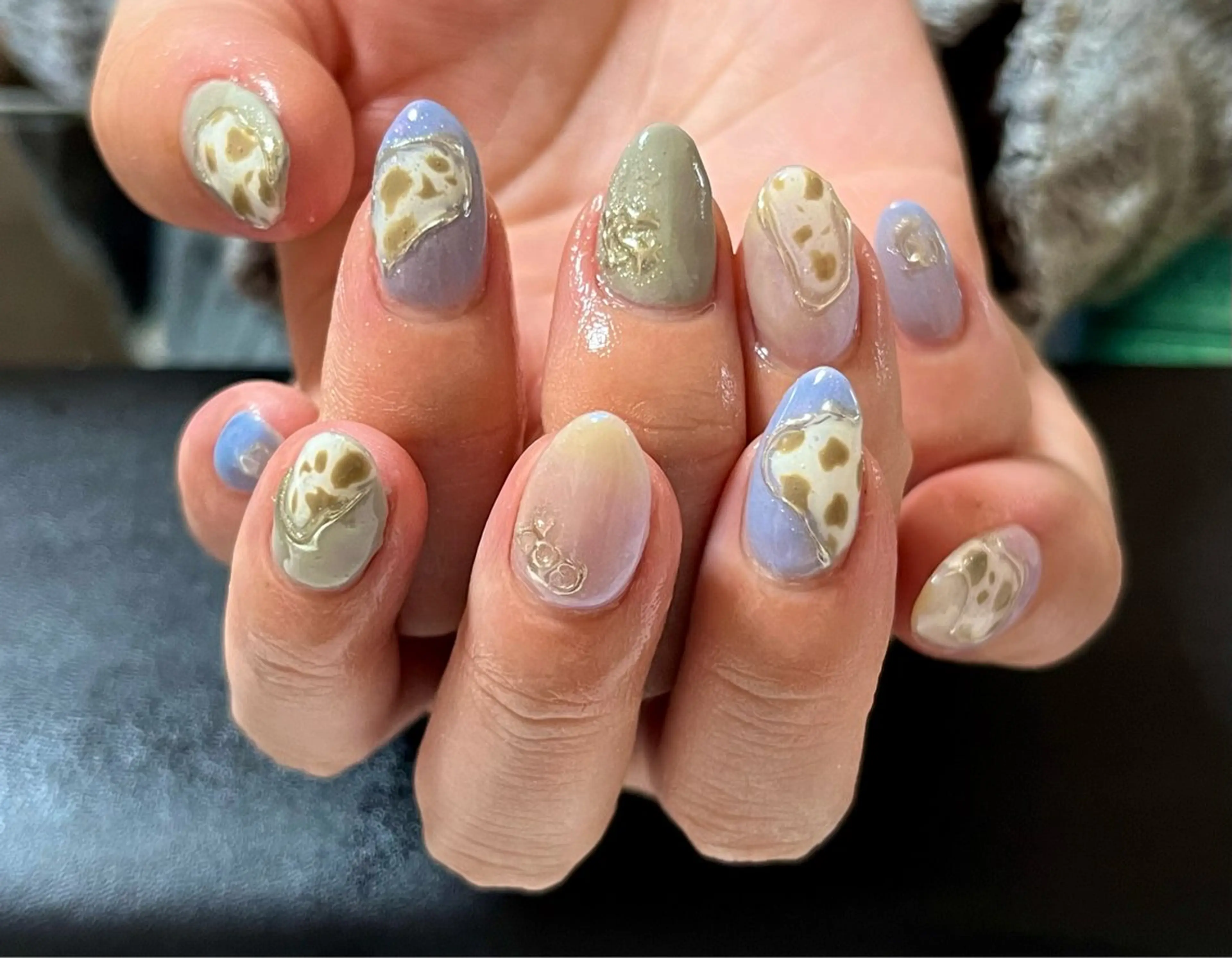 ネイル アニマル柄 アートネイル 長さ出し ミラーネイル ネイルチップ hohomi .のネイルデザイン