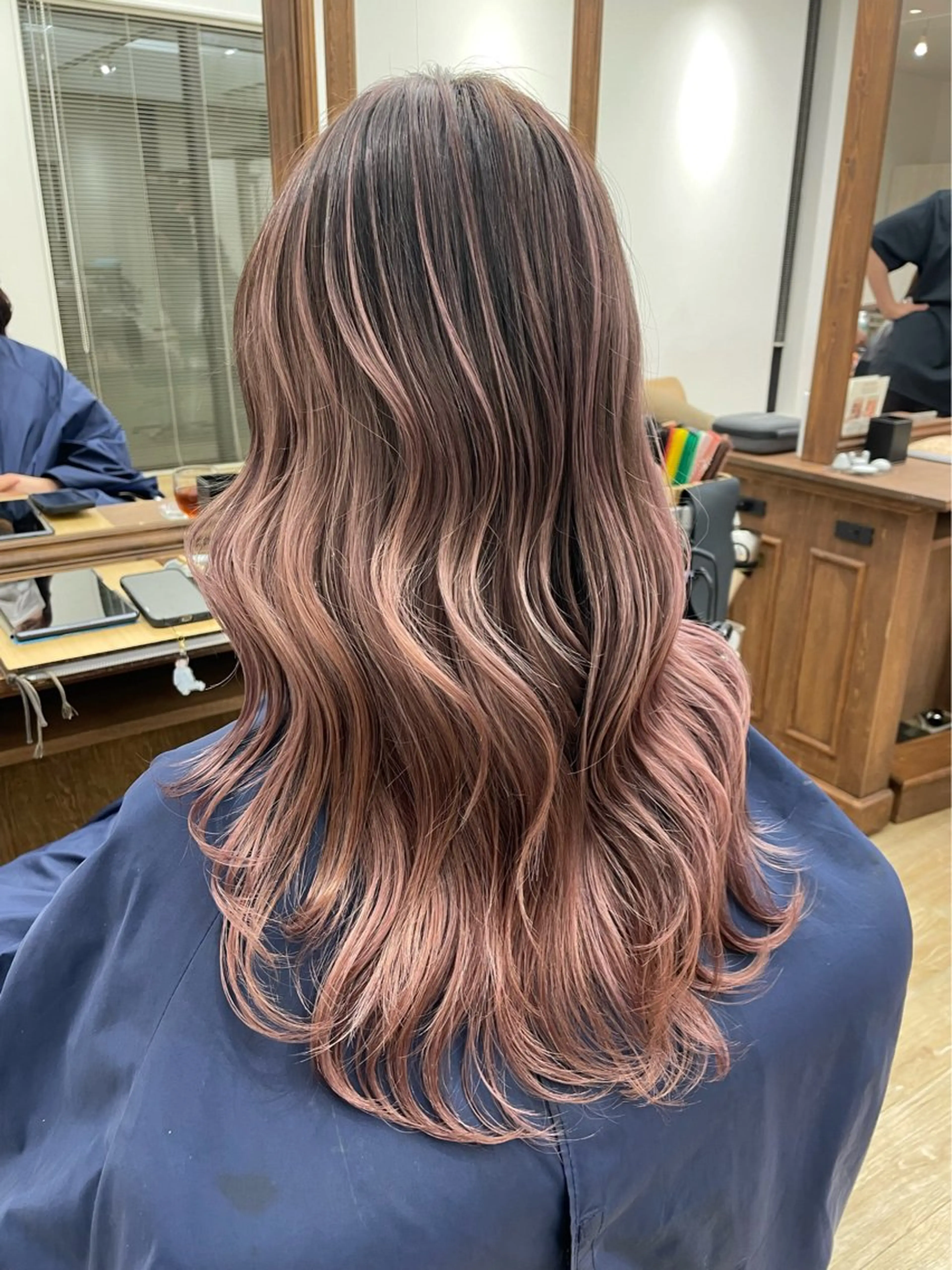 セミロング カラー バレイヤージュ レイヤーカット ブリーチ👩‍🦳/ ‪✂︎MANAMIのヘアスタイル