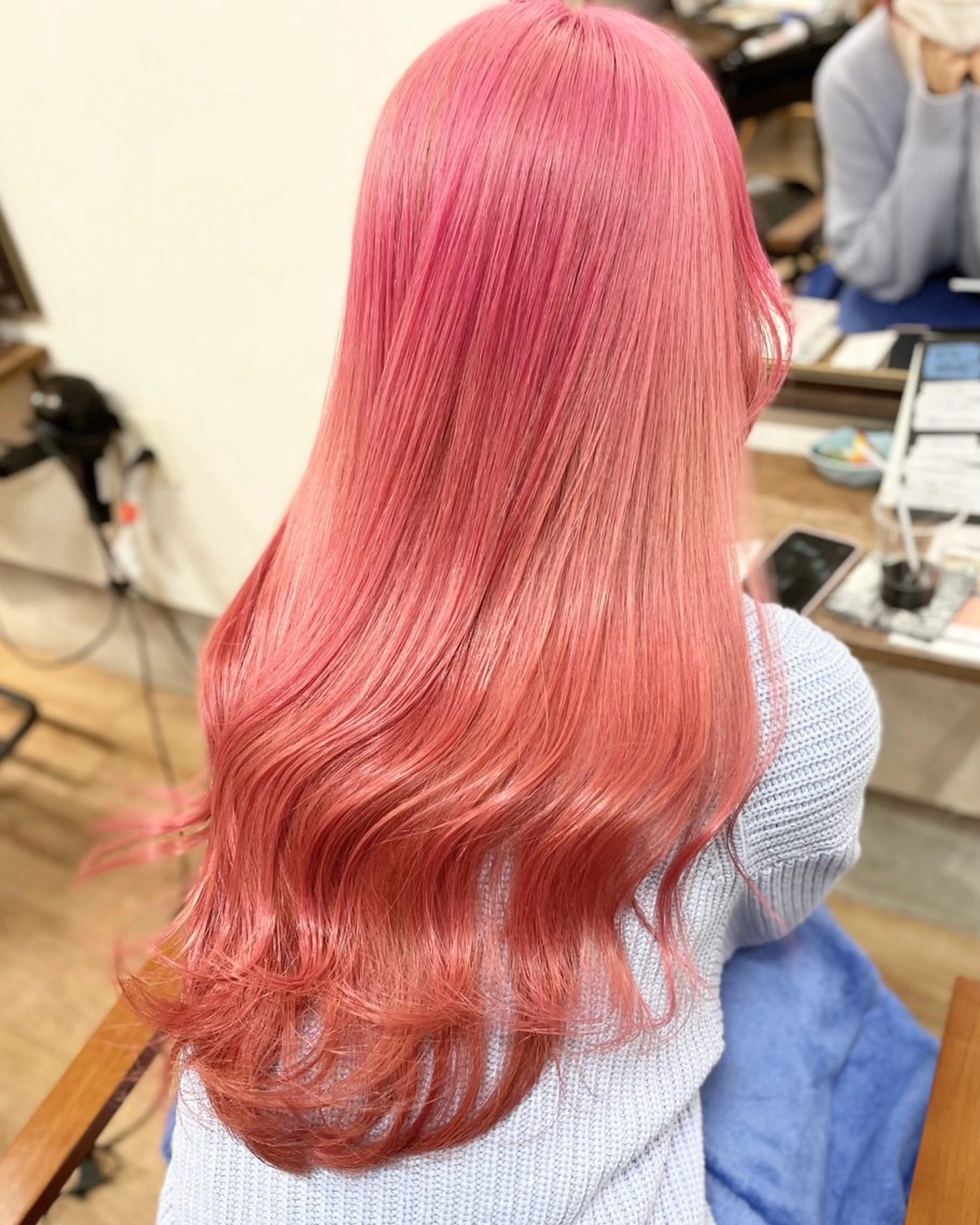 ロング まろやかなベージュ 小池春樹のヘアスタイル