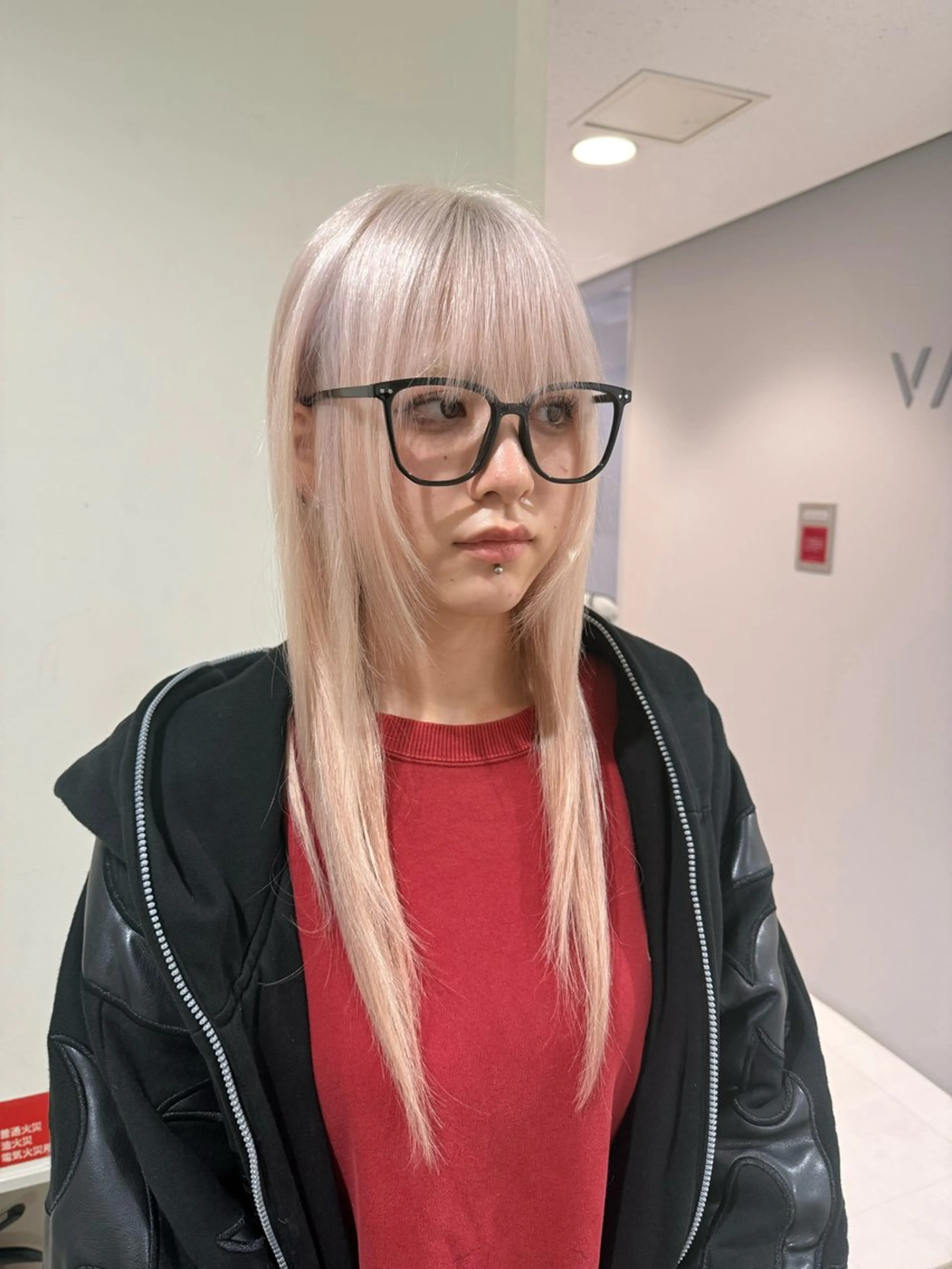 [新宿/ハイトーン特化]ブリーチ2回+ケアカラー+自社開発補修トリートメントの写真