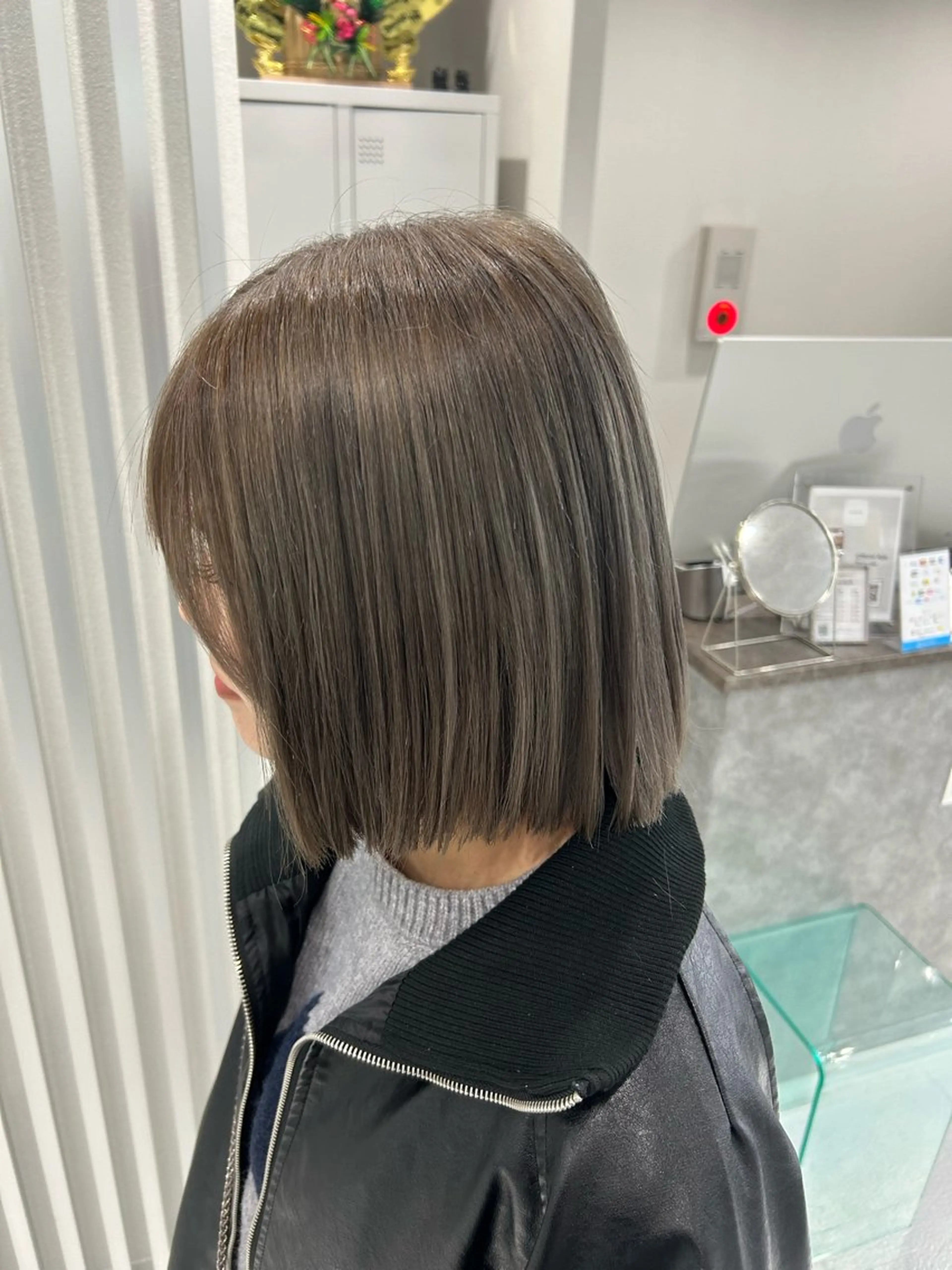 ミディアム カット ヘアカラー あやめ🪽 オリーブ/ハイトーンのヘアスタイル