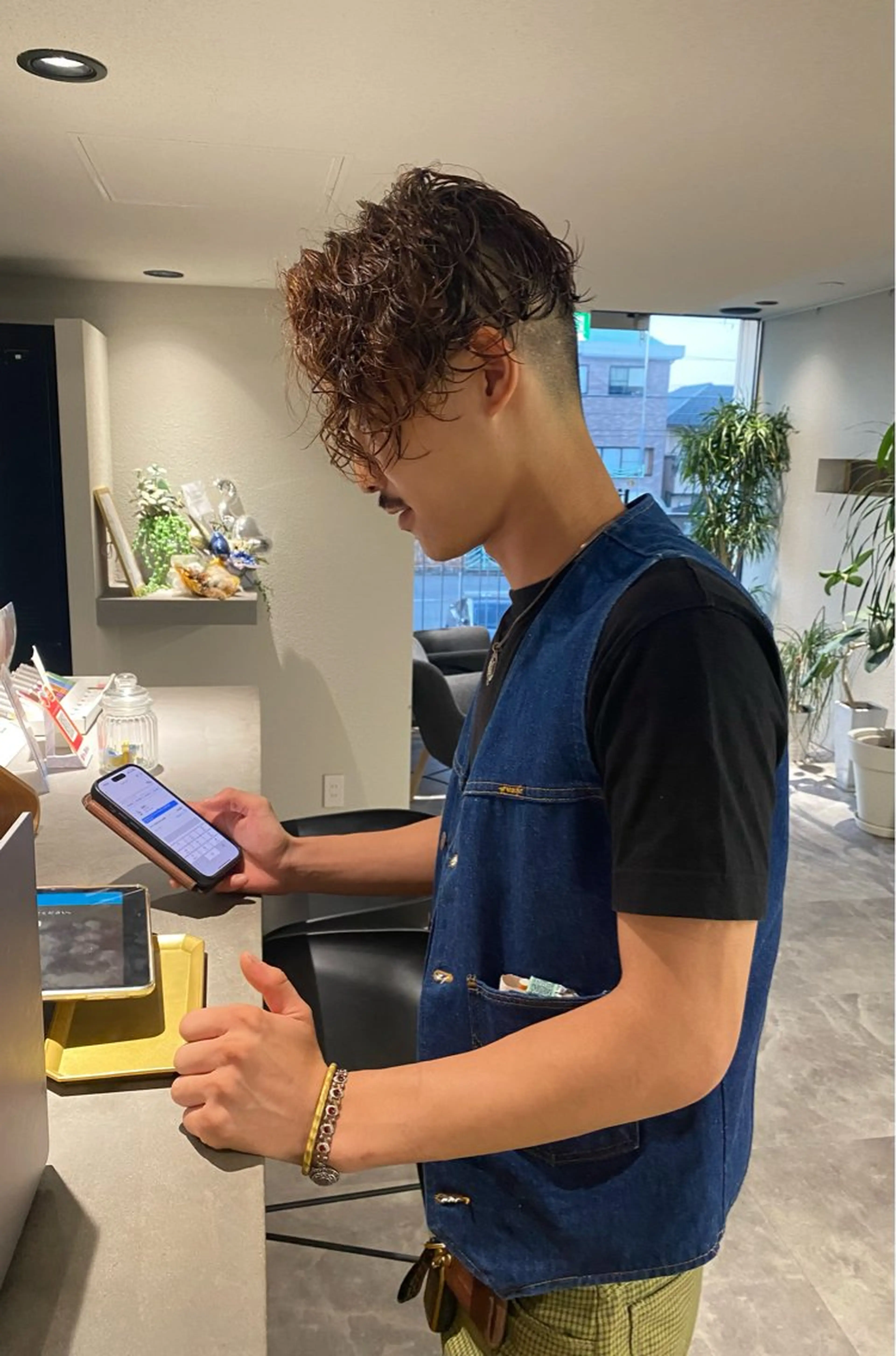 ミディアム パーマ ミディアムパーマ Emitas.柳通り店所属・山﨑 大暉【ダブルカラー】のヘアスタイル