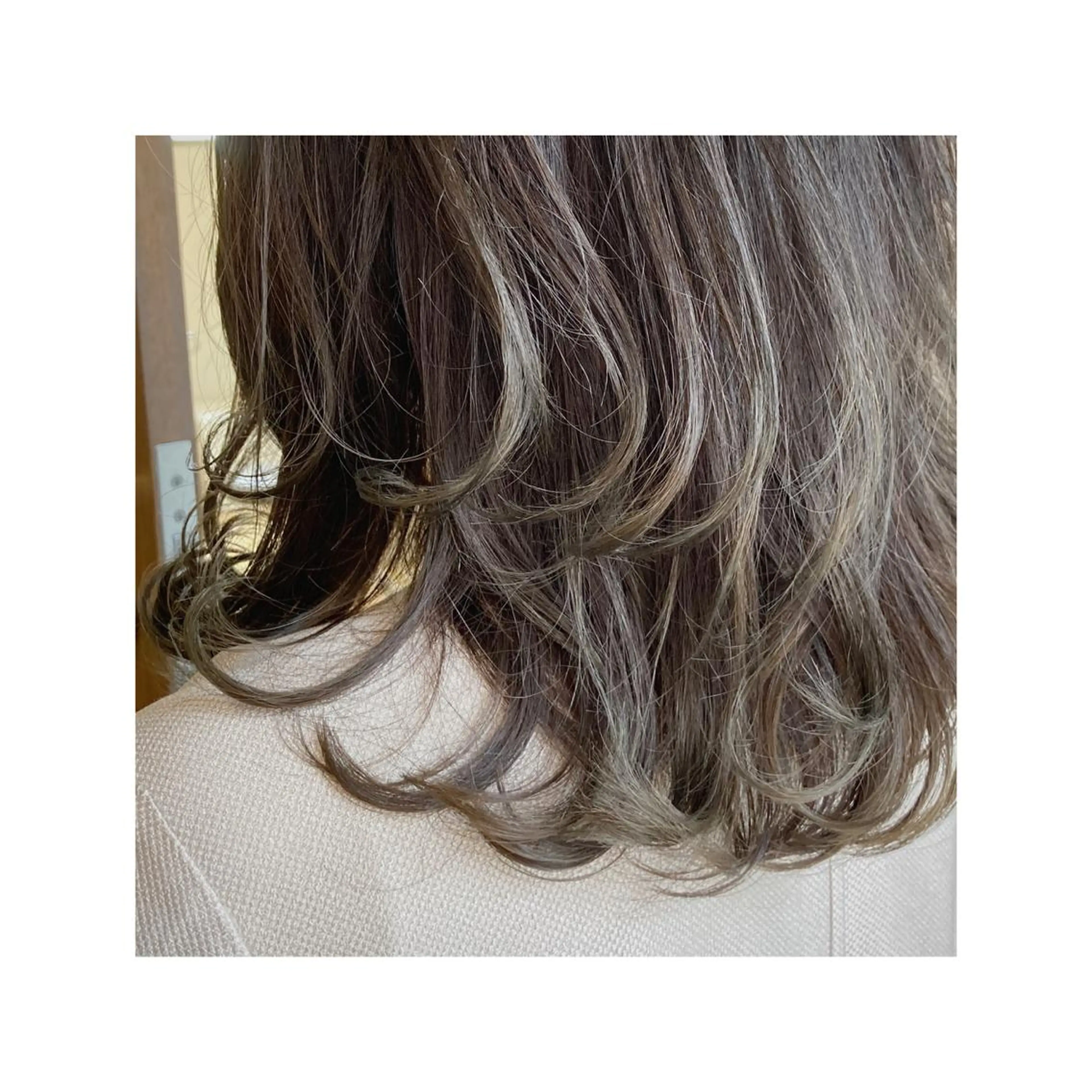 セミロング カラー タカノ アツコのヘアスタイル
