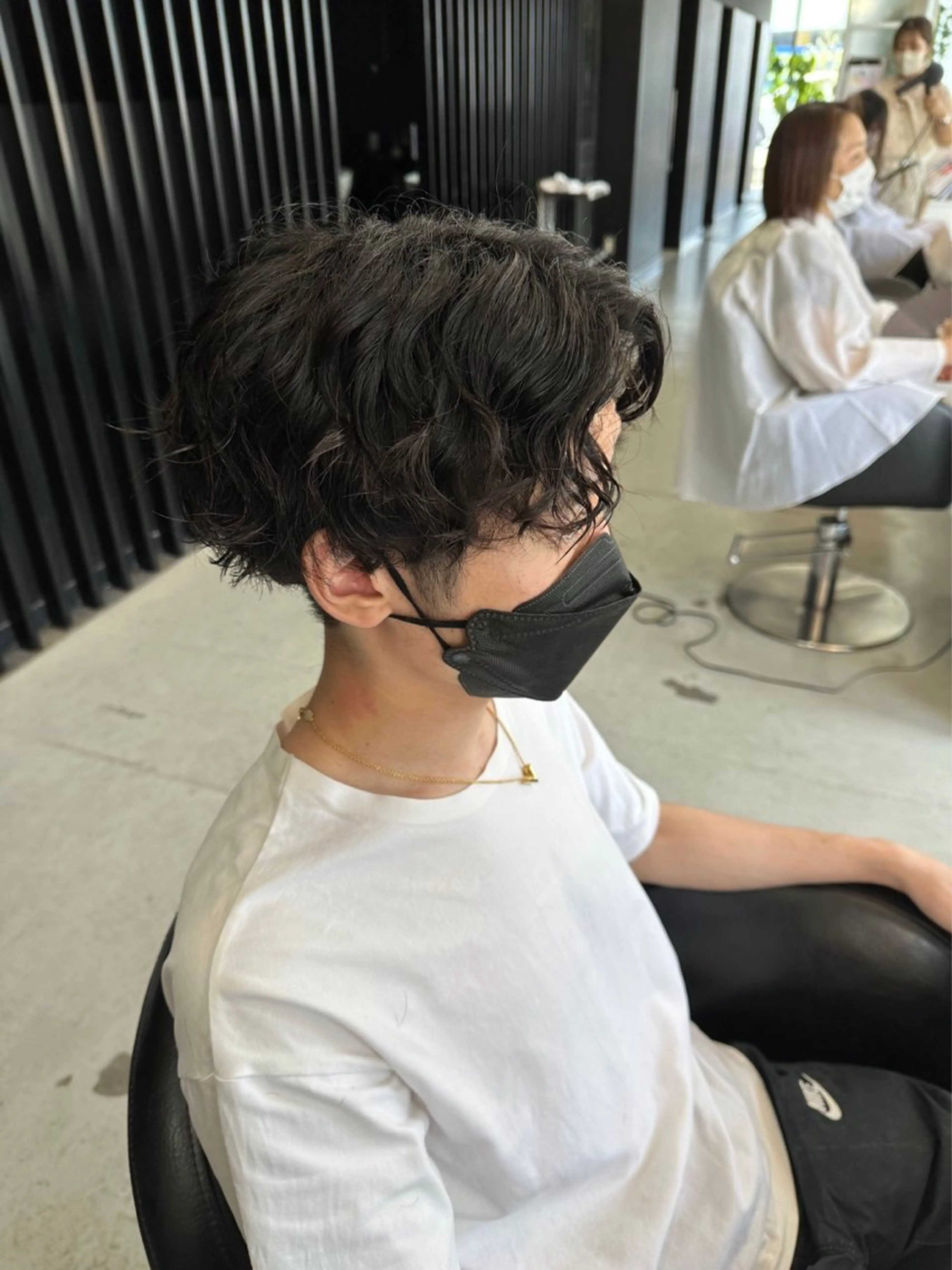 パーマ 超透明感カラー🦋韓 国羽エクステ🪽🫧のヘアスタイル