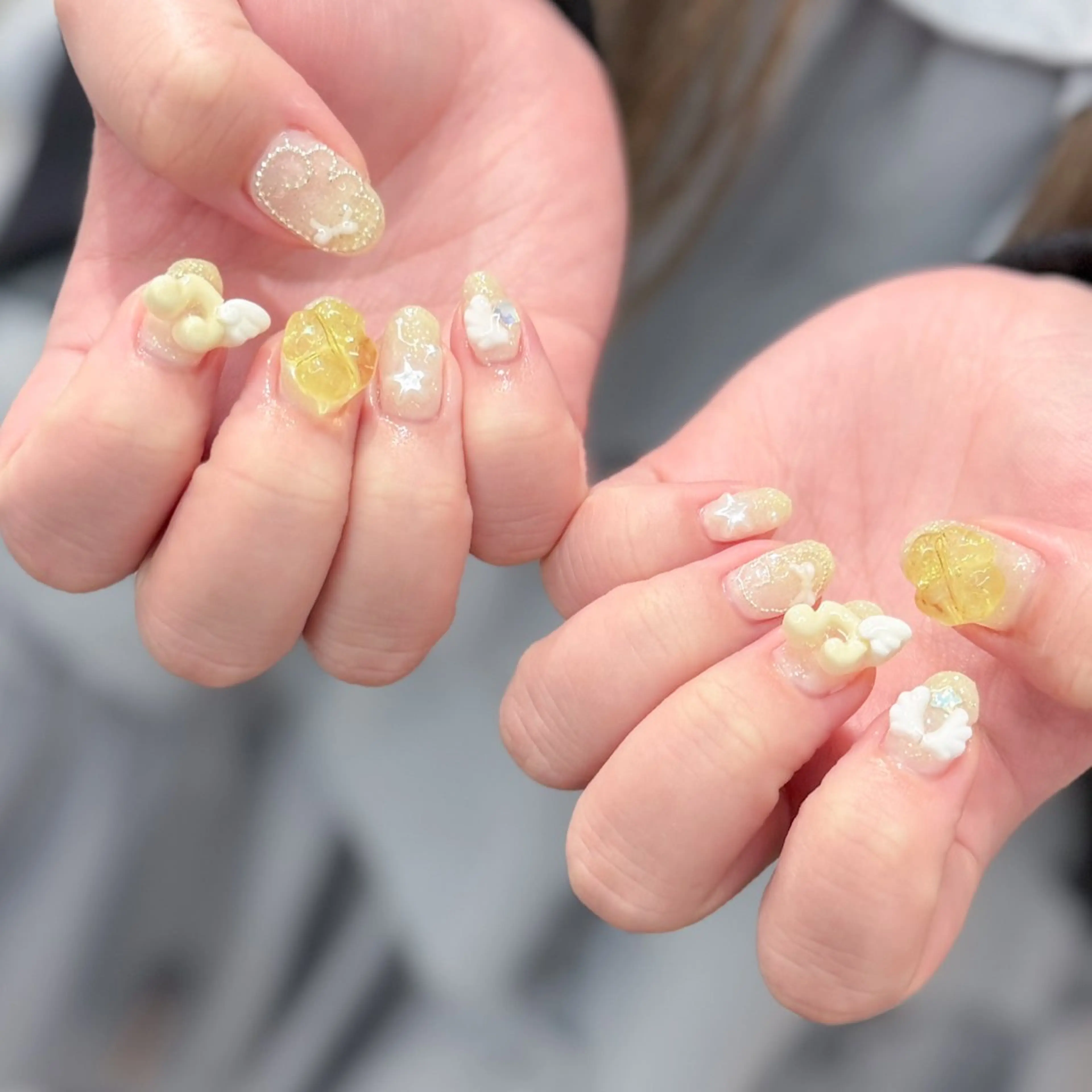 ネイル ストーンネイル ハンドネイル Nail Share Salon Mariris所属・ユカ‎𖤐nail 堺筋本町/心斎橋のネイルデザイン