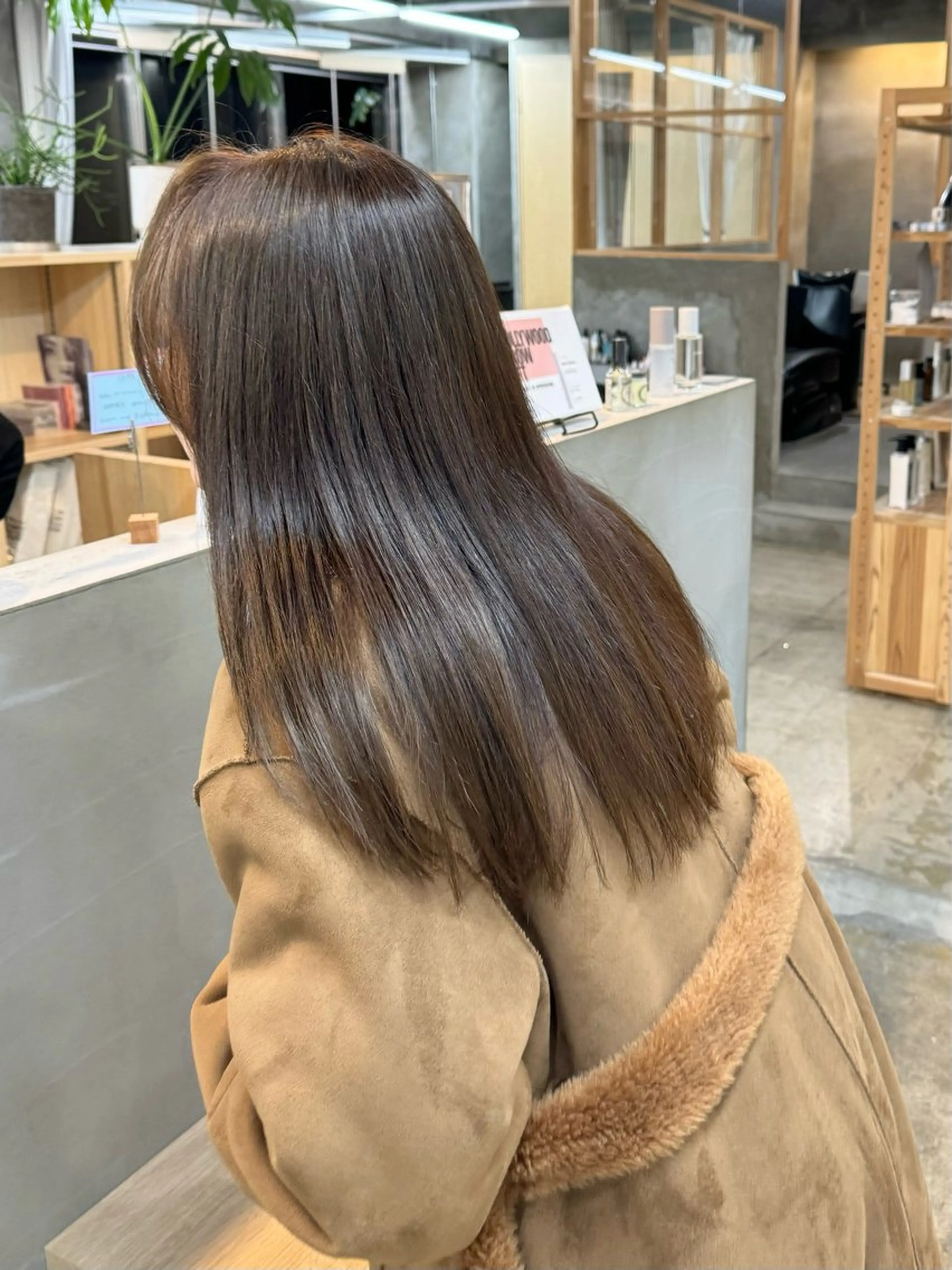 セミロング 茜璃/ブリーチカラー /レイヤーカットのヘアスタイル