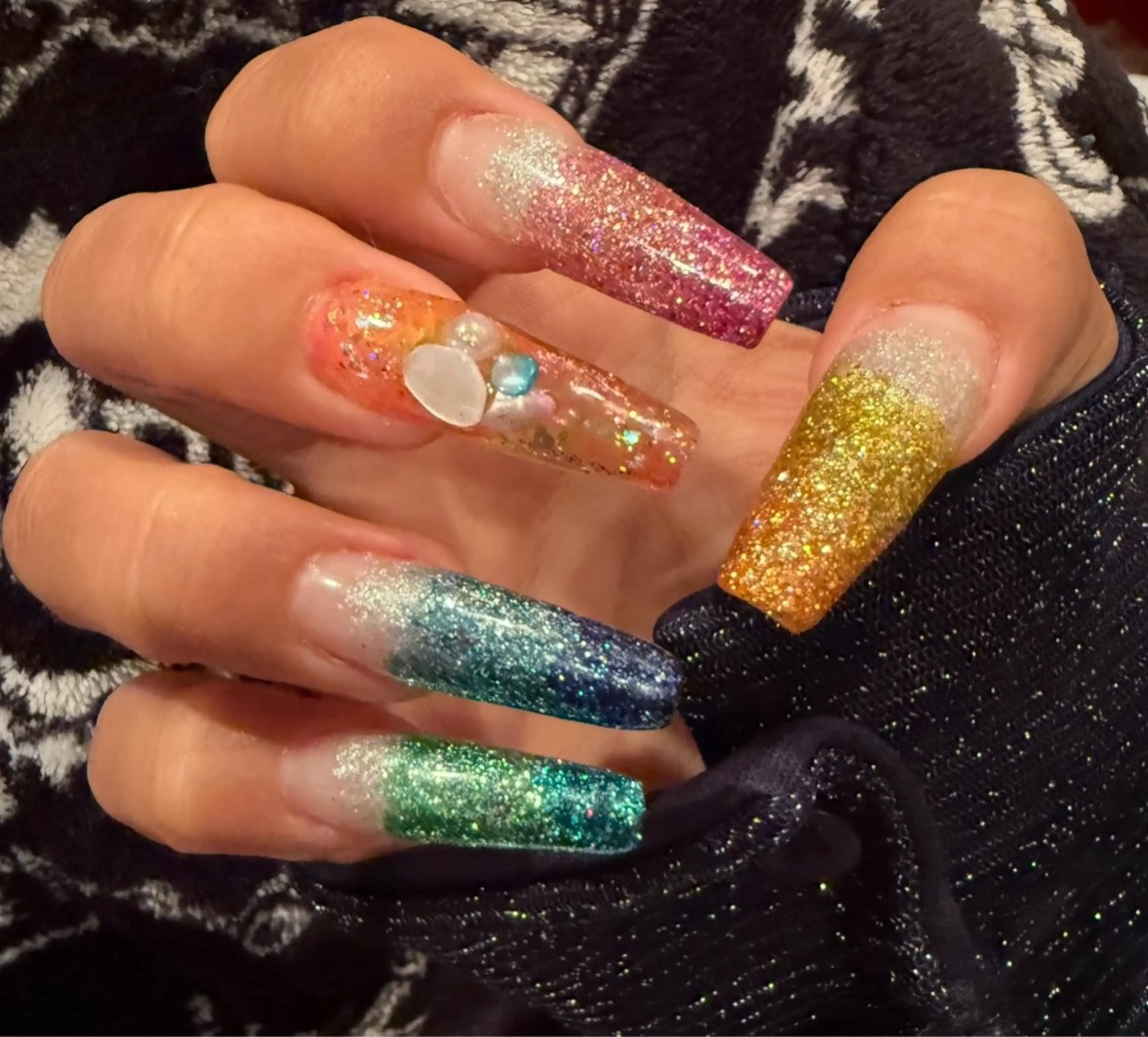 ネイル キラキラネイル ハンドネイル ハンドケア Art Hanabi所属・Art Hanabi ミリのネイルデザイン