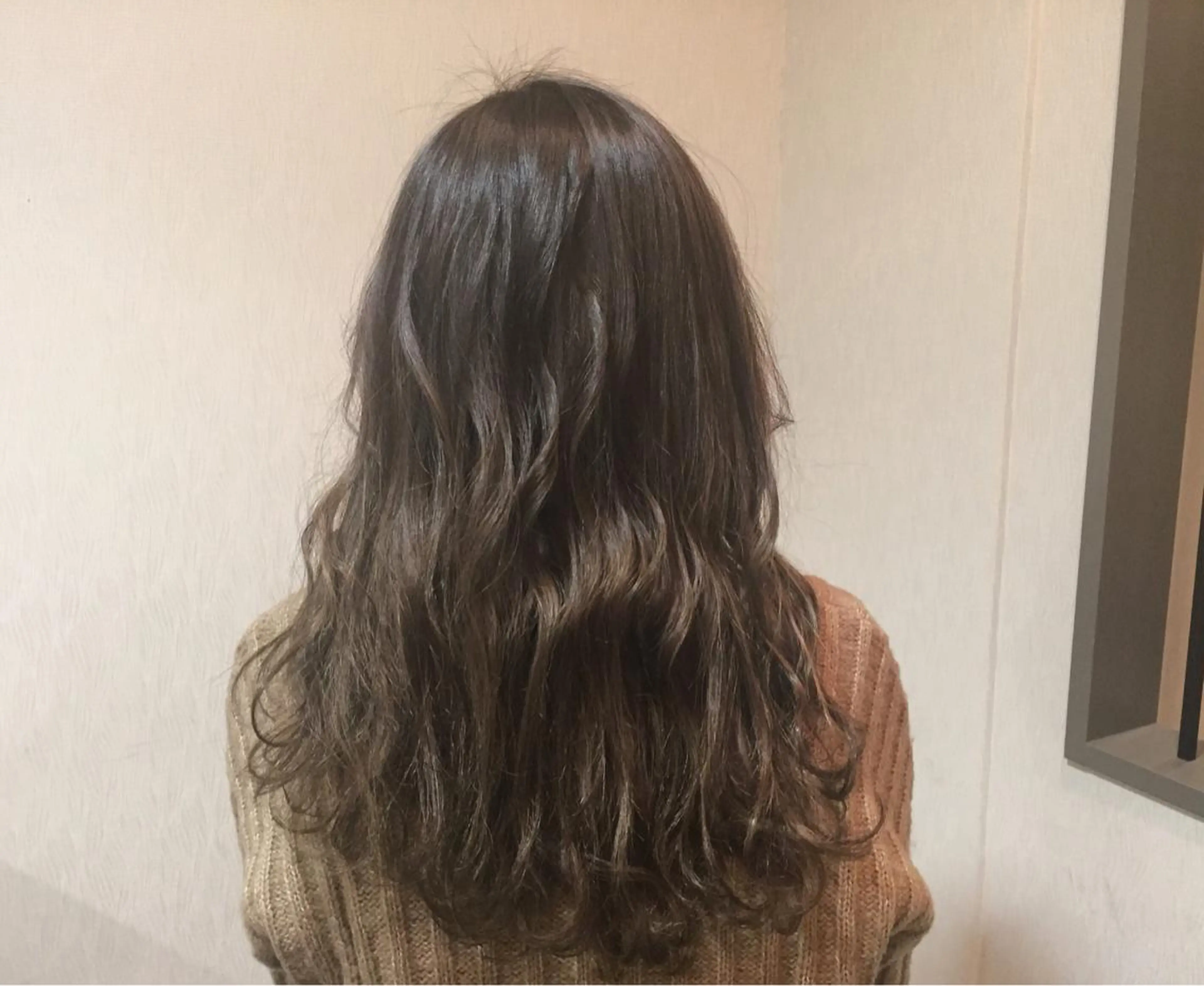 ロング カラー グレージュ ハイライトカラー イルミナカラー ハイライト トリートメント 🌈髪質改善カラーの 🌈坂本侑樹のヘアスタイル