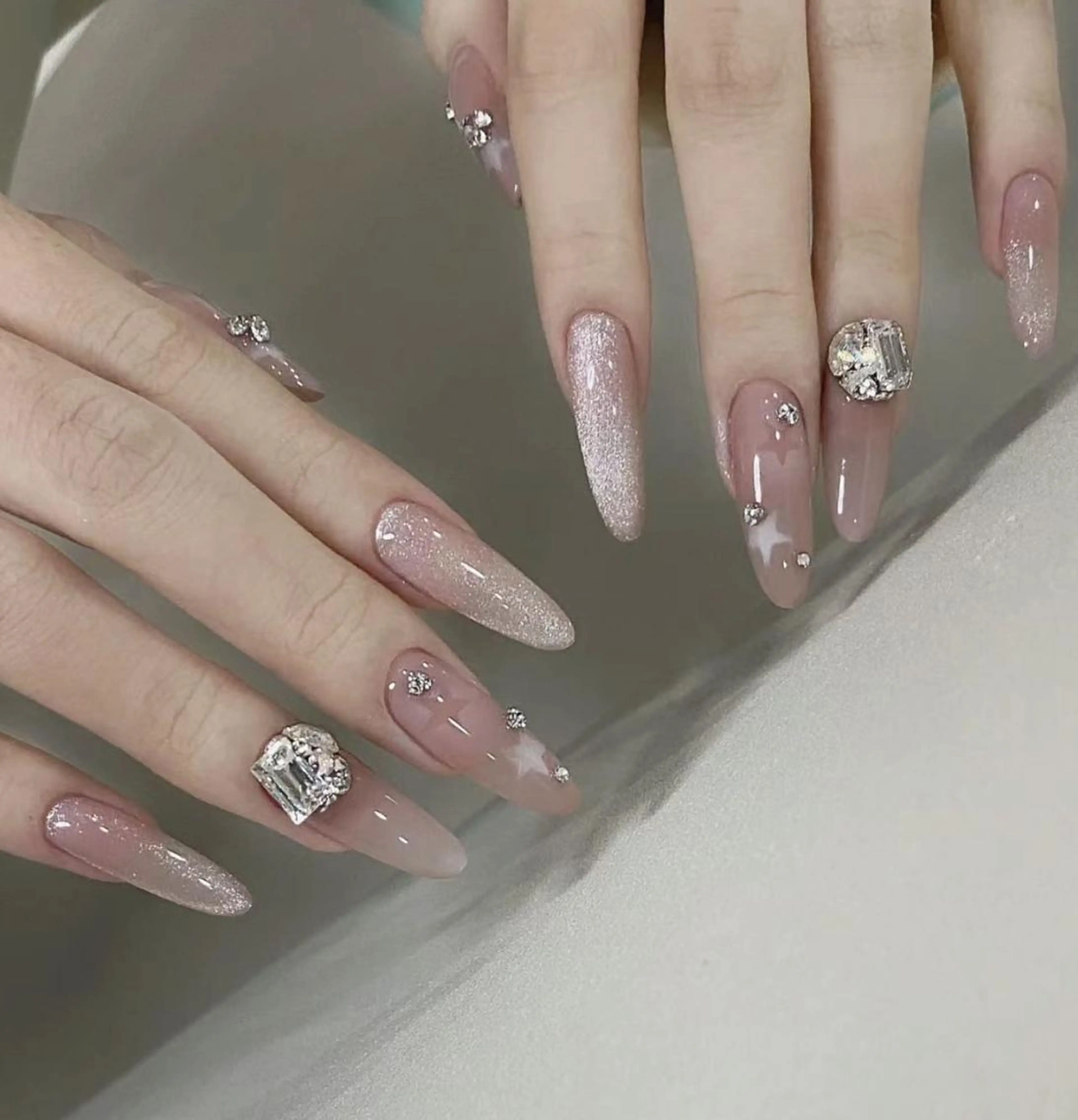 ネイル アートネイル 長さ出し ネイルチップ Queens マオのネイルデザイン