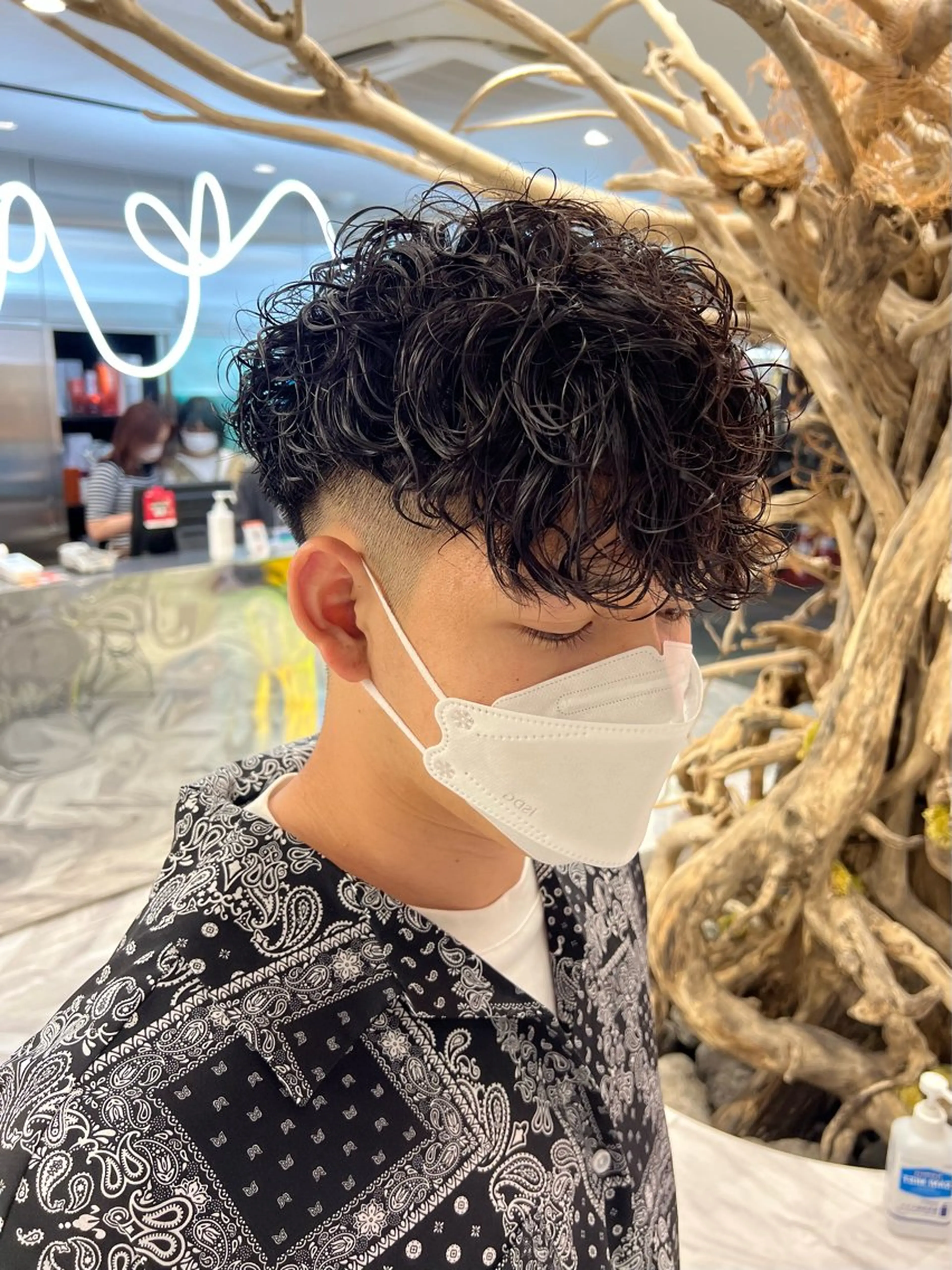 ショート パーマ メンズ メンズパーマ メンズツイストパーマ 波巻きパーマ スパイラルパーマ ツイストパーマ カット パーマ カラーモデル⚡️ REONのヘアスタイル