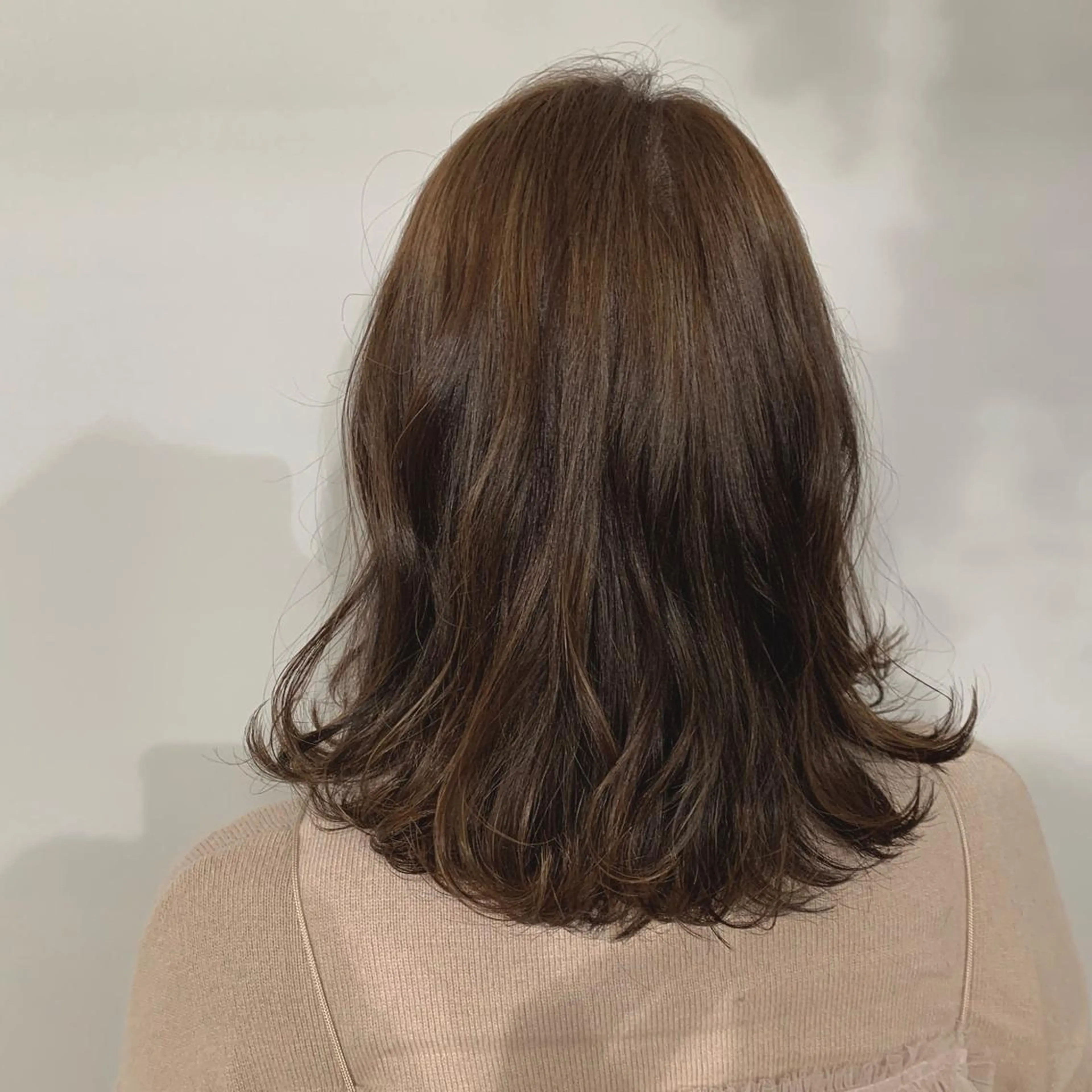 セミロング カラー パーマ ヘアアレンジ ベージュカラー フォギーベージュ カット ヘアカラー 加藤 綾華のヘアスタイル