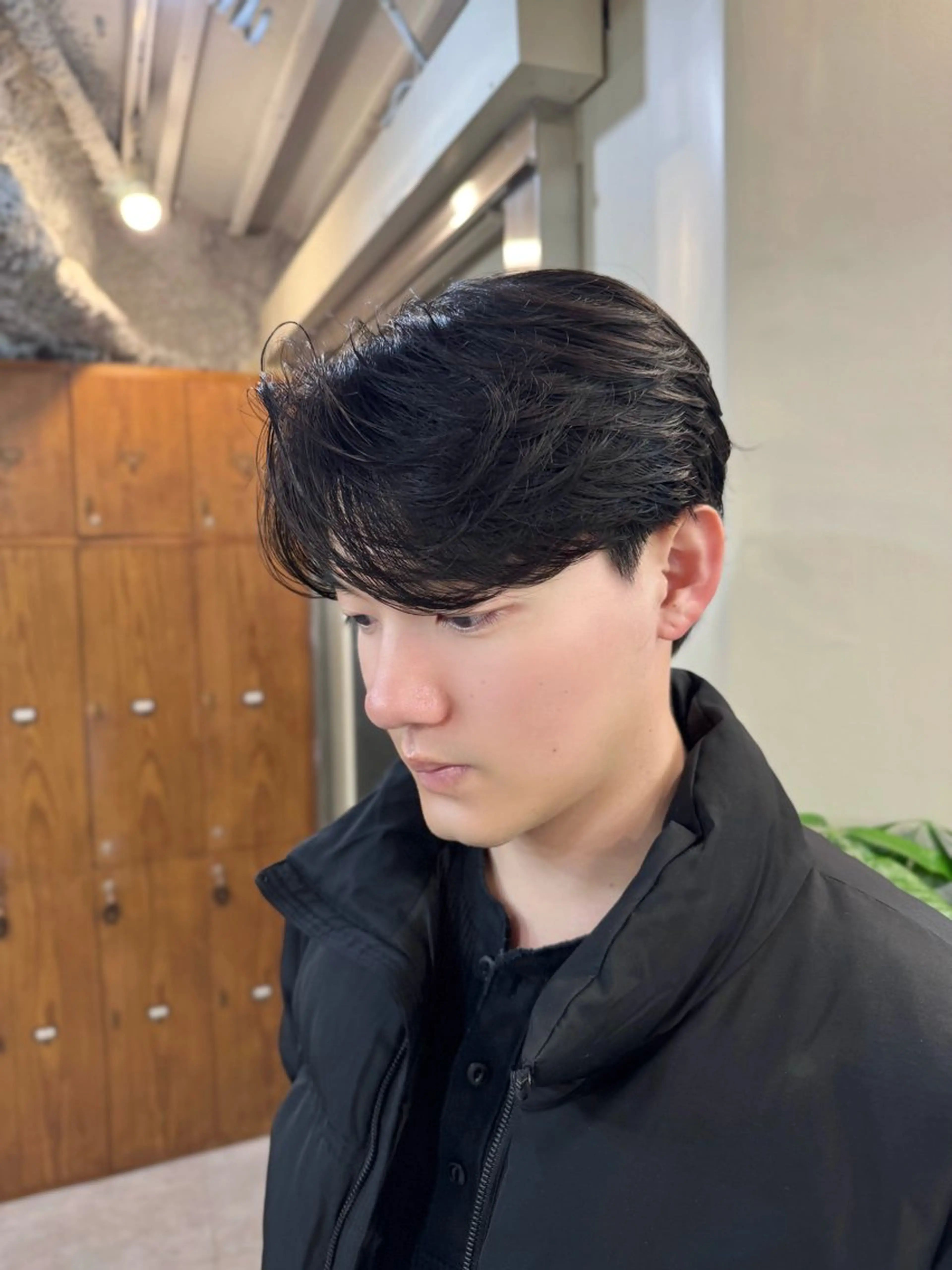 ショート パーマ メンズ カット パーマ メンズ職人/センター パート/富沢真斗のヘアスタイル
