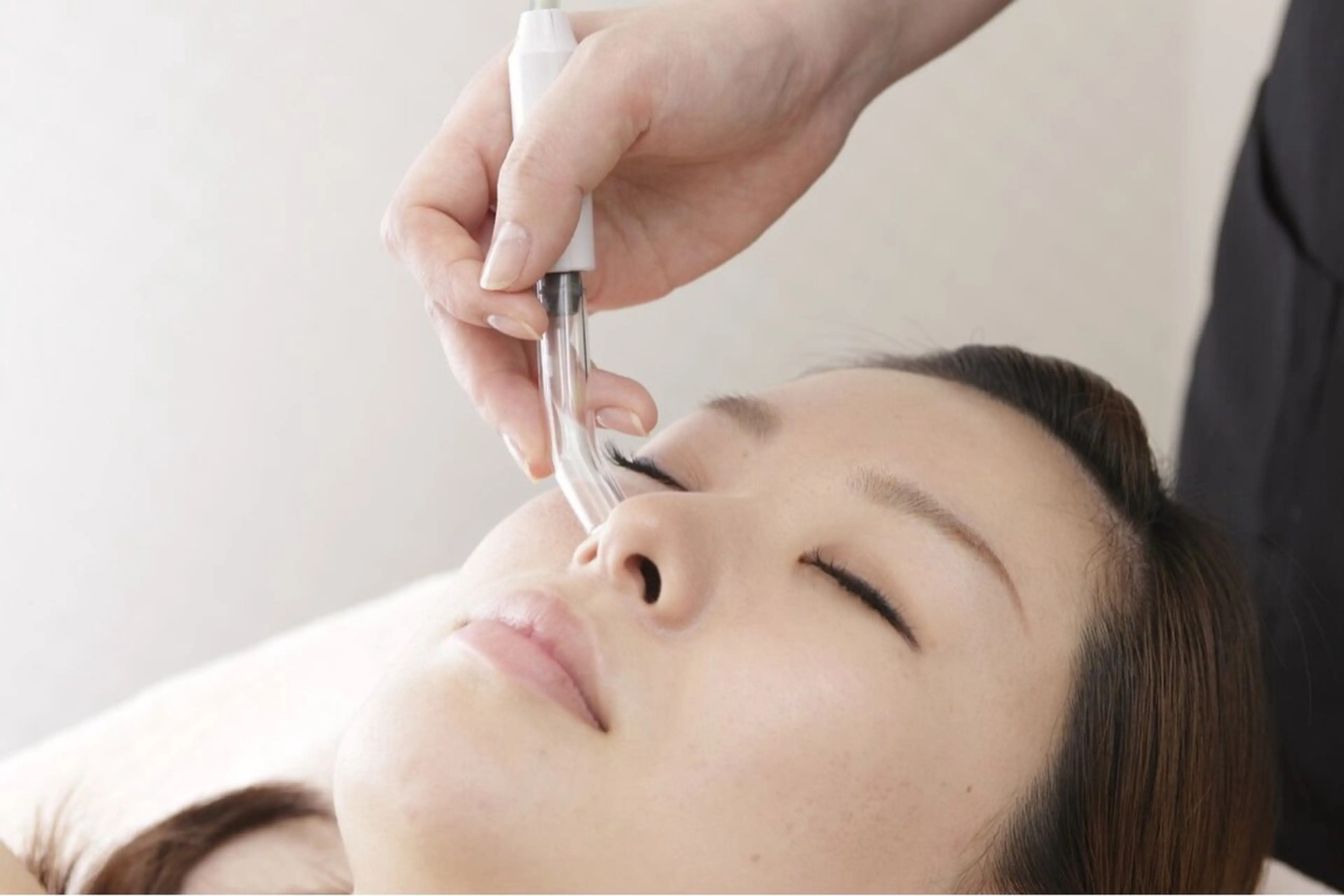 【何度でも同料金！毛穴洗浄フェイシャル×小鼻脱毛】1回　女性男性OK　¥6600の写真