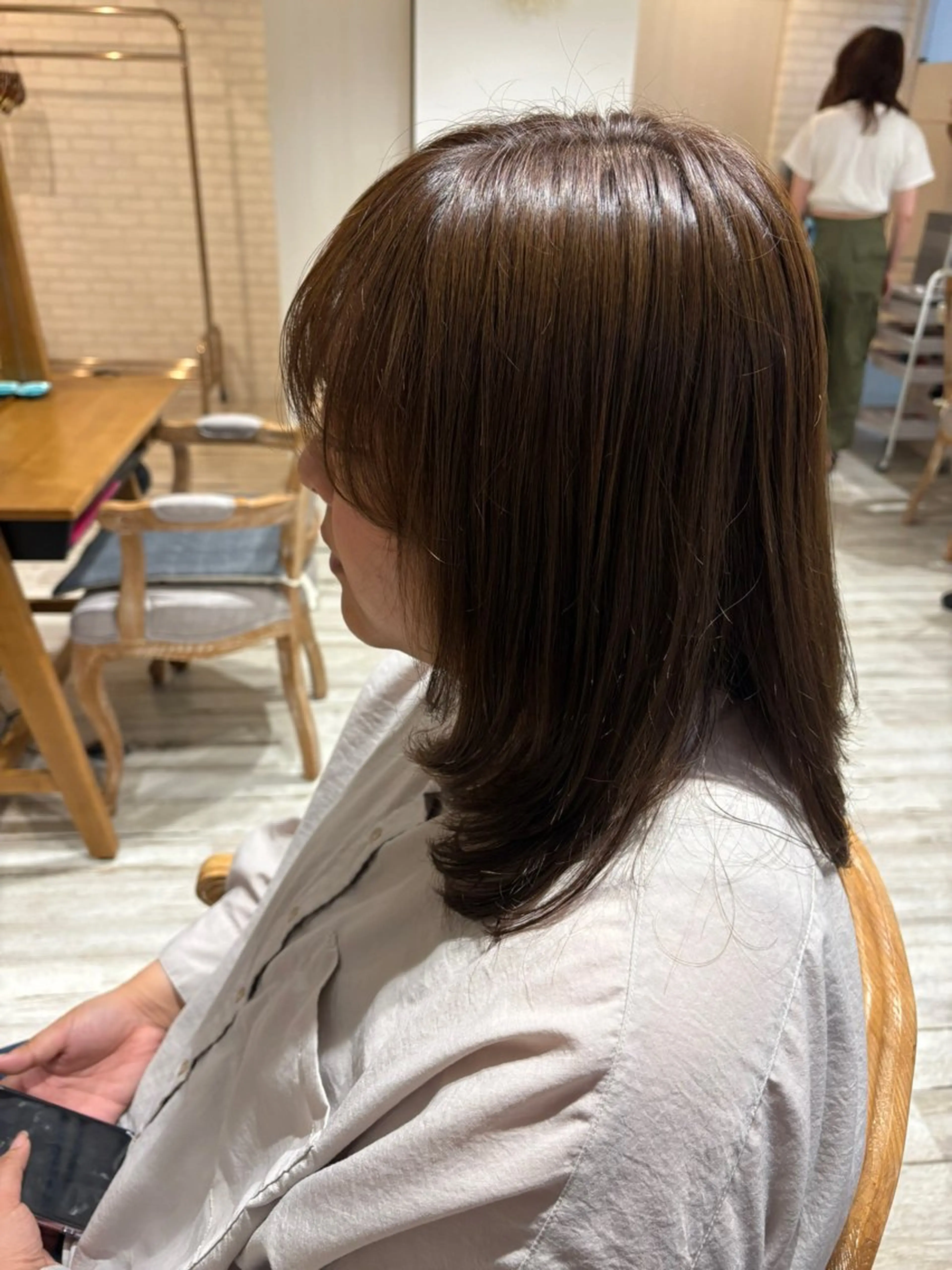 ミディアム ミディアムレイヤー レイヤーカット カット 透明感/韓国風 HIRARIのヘアスタイル