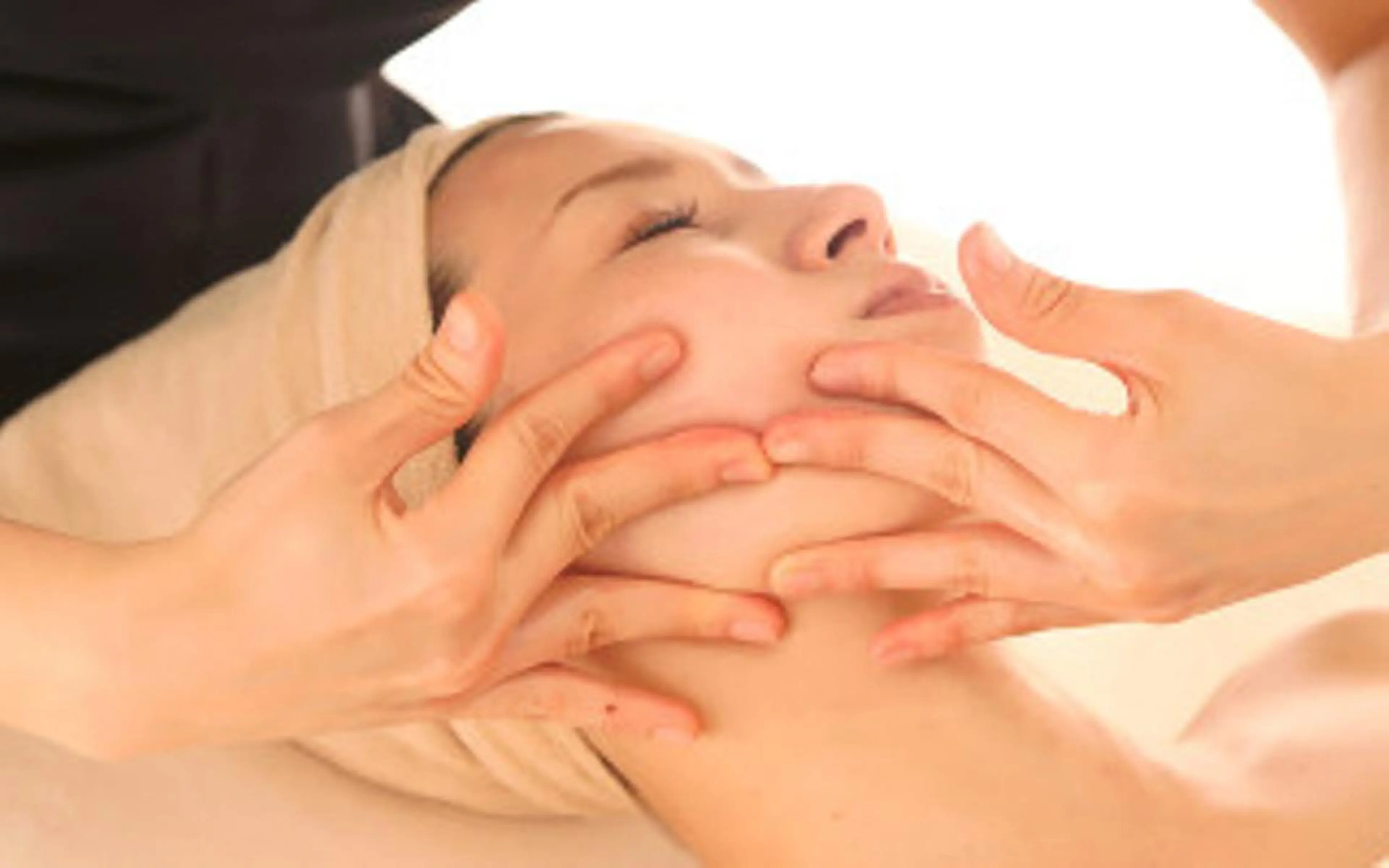 【初回限定】オールハンド筋膜リフトフェイシャルの写真