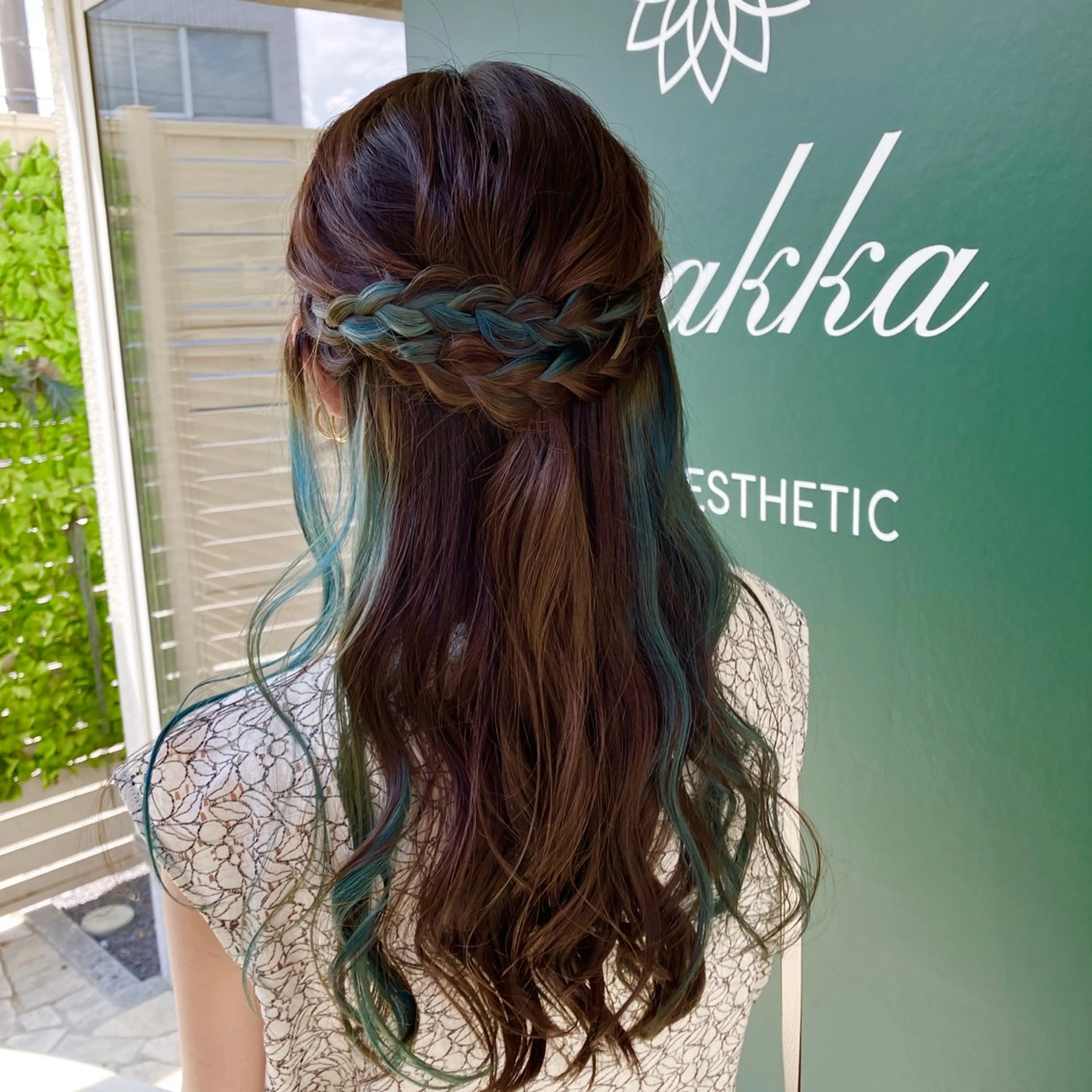 ハーフアップ　ヘアセット。30​〜​45分でのお仕上げとなります。の写真