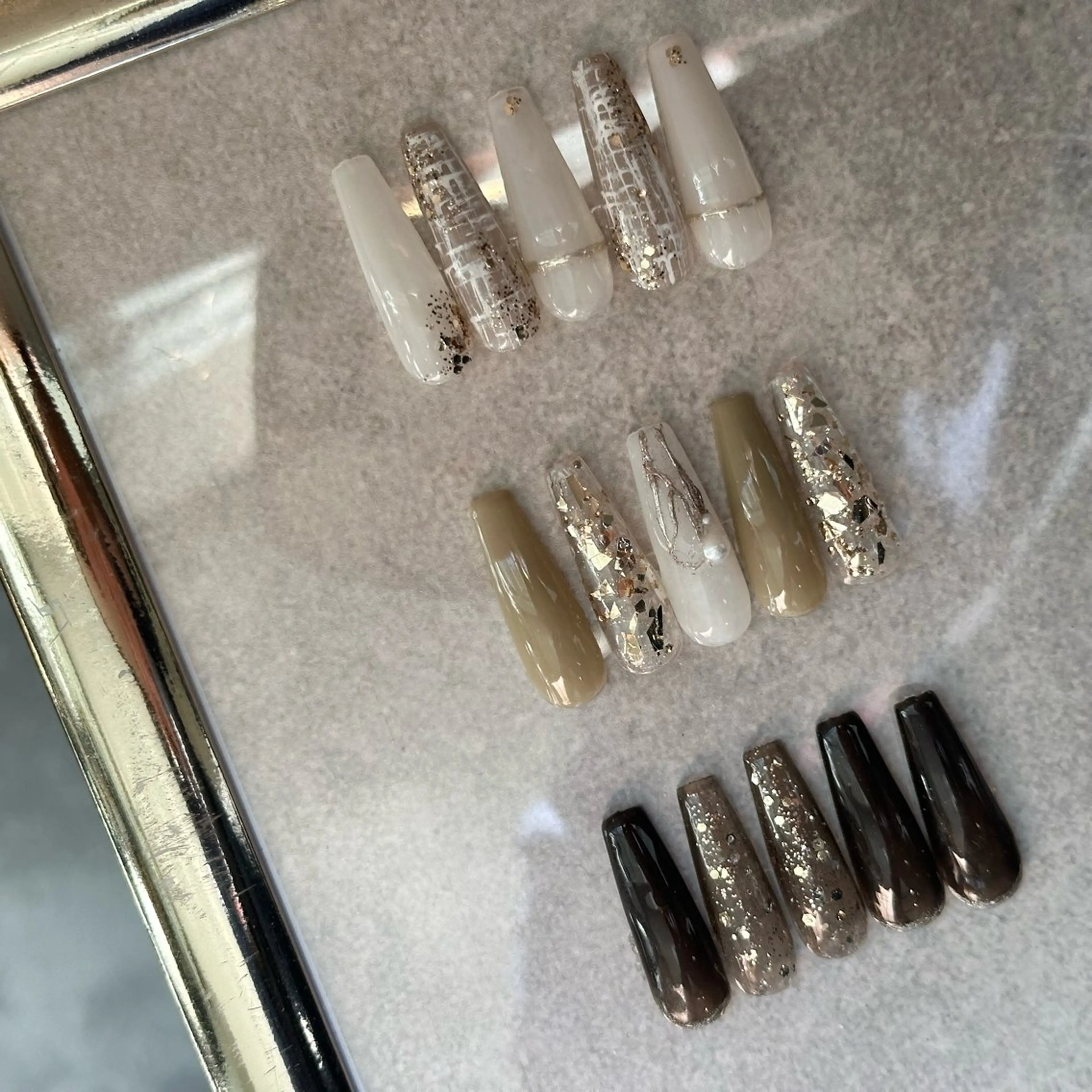 カラー atelier design Amiのネイルデザイン