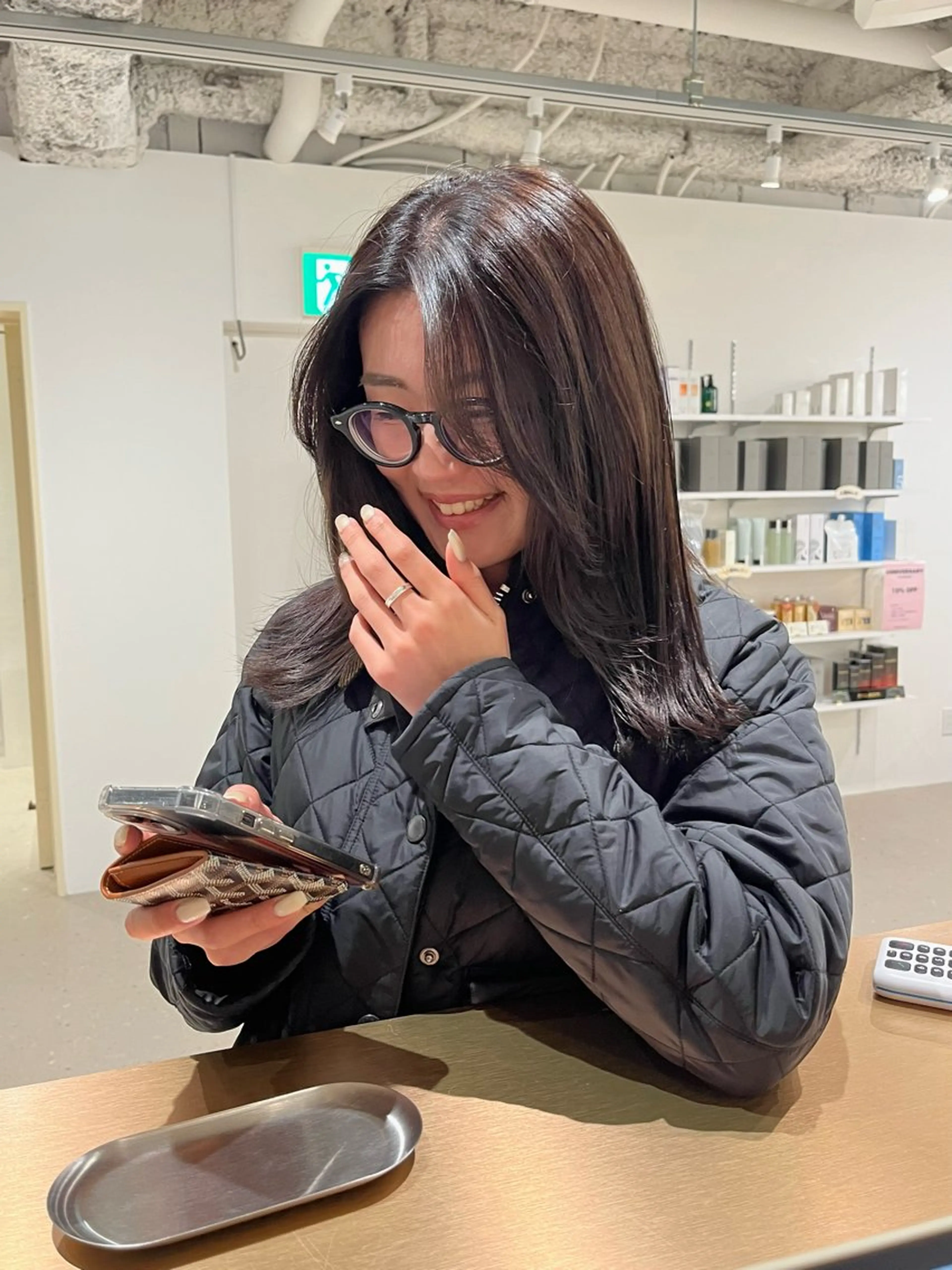 ミディアム カラー 阪本 桃のヘアスタイル