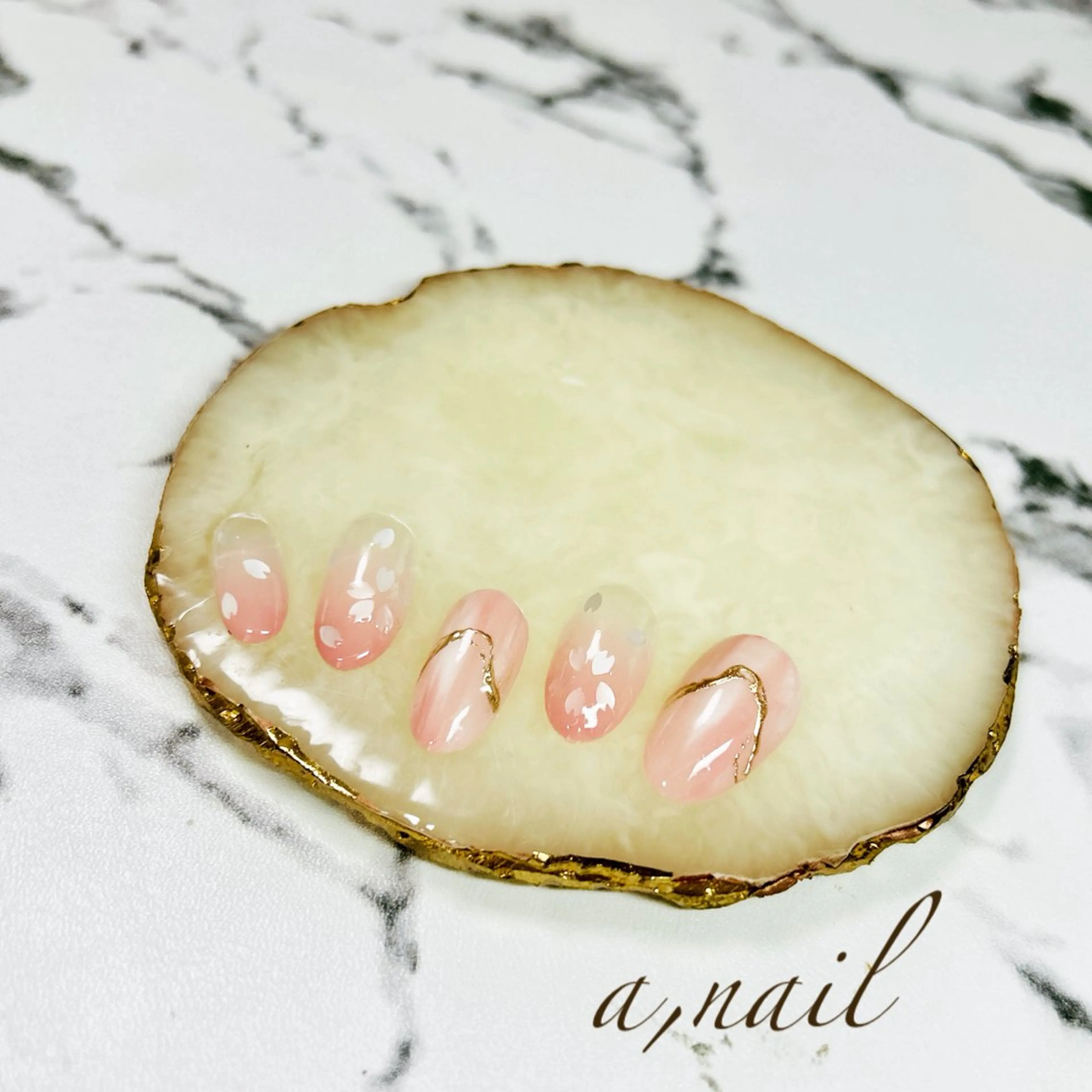 ネイル 桜ネイル ジェルネイル グラデーション ミラーネイル ニュアンスネイル ハンドネイル ネイルサロン エーネイルのネイルデザイン