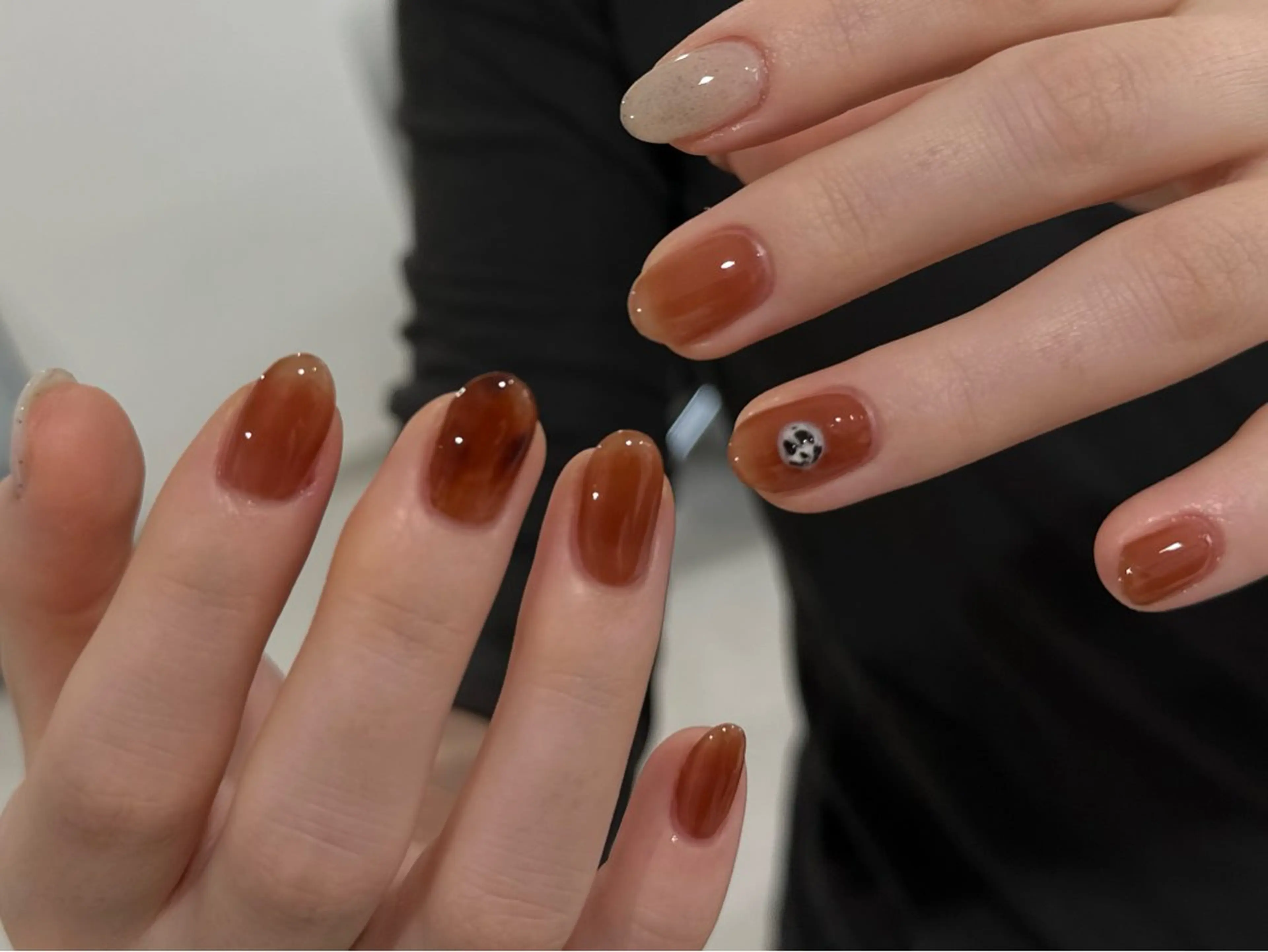 ネイル アニマル柄 ブラウン ラメ(グリッター) シンプルネイル ANOVA所属・ANOVA アノヴァのネイルデザイン