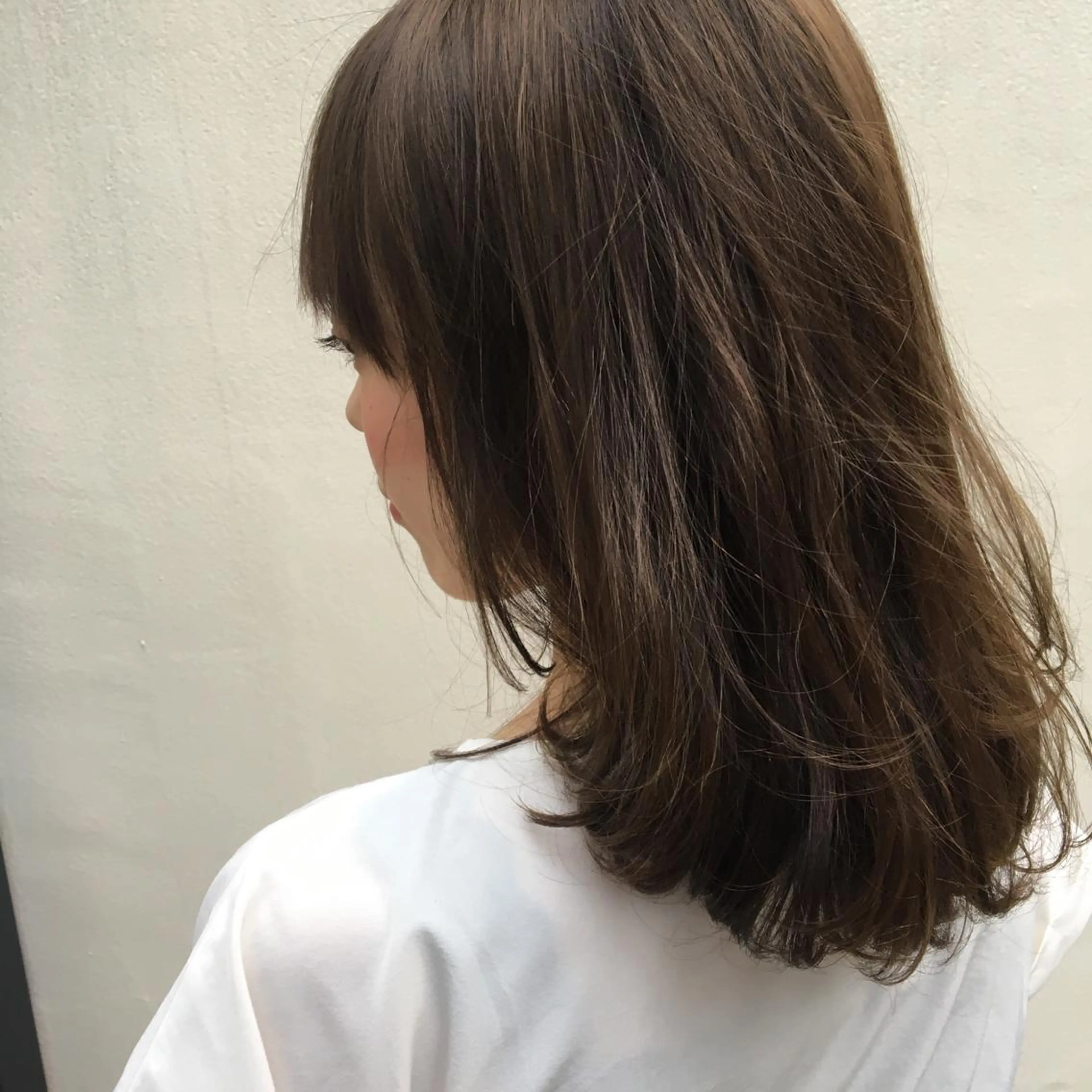 ミディアム カラー THE DAY所属・AKI HASHIMOTOのヘアスタイル