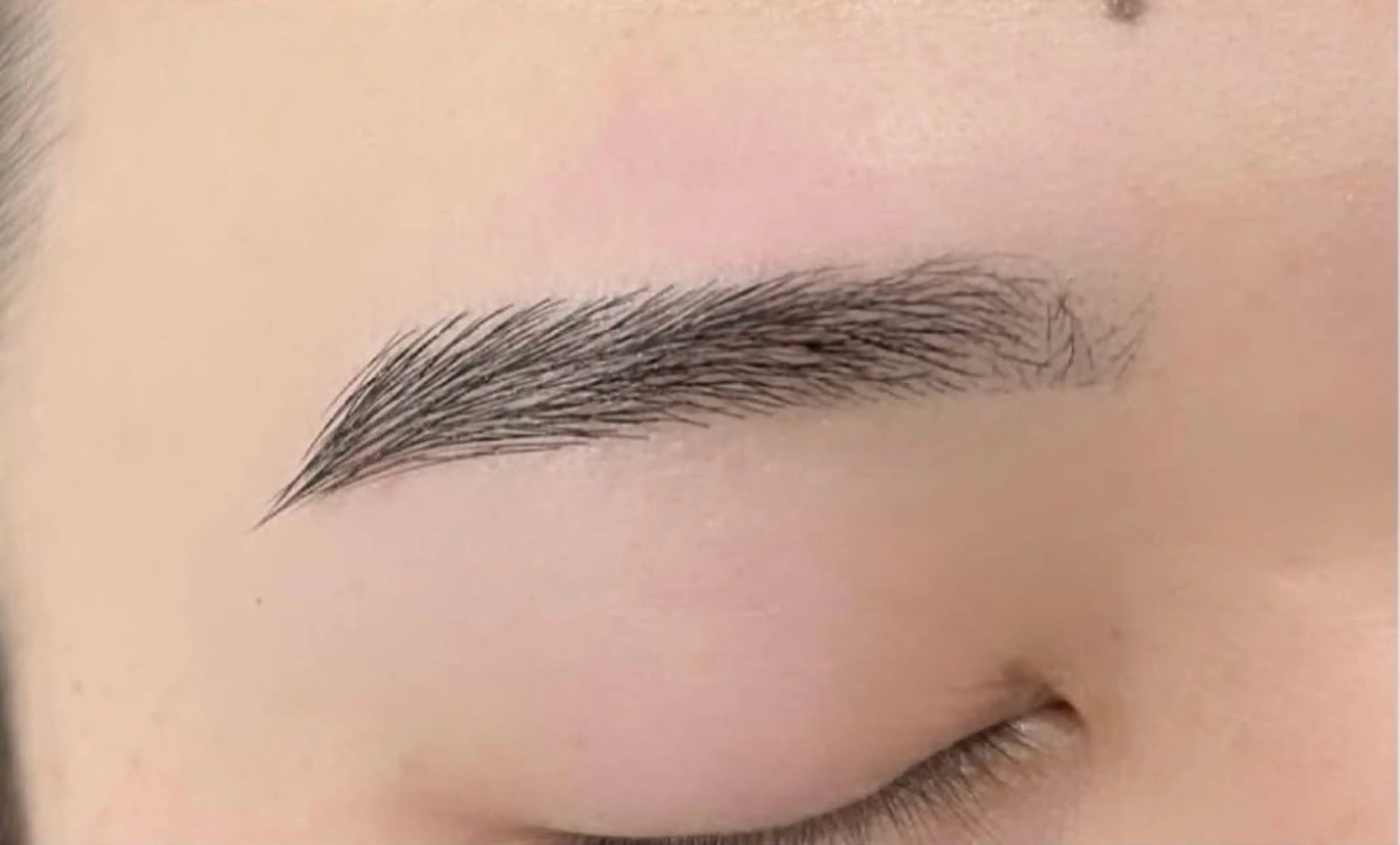 メンズ アイブロウ 栗原 ひかるの眉毛・アイブロウイメージ