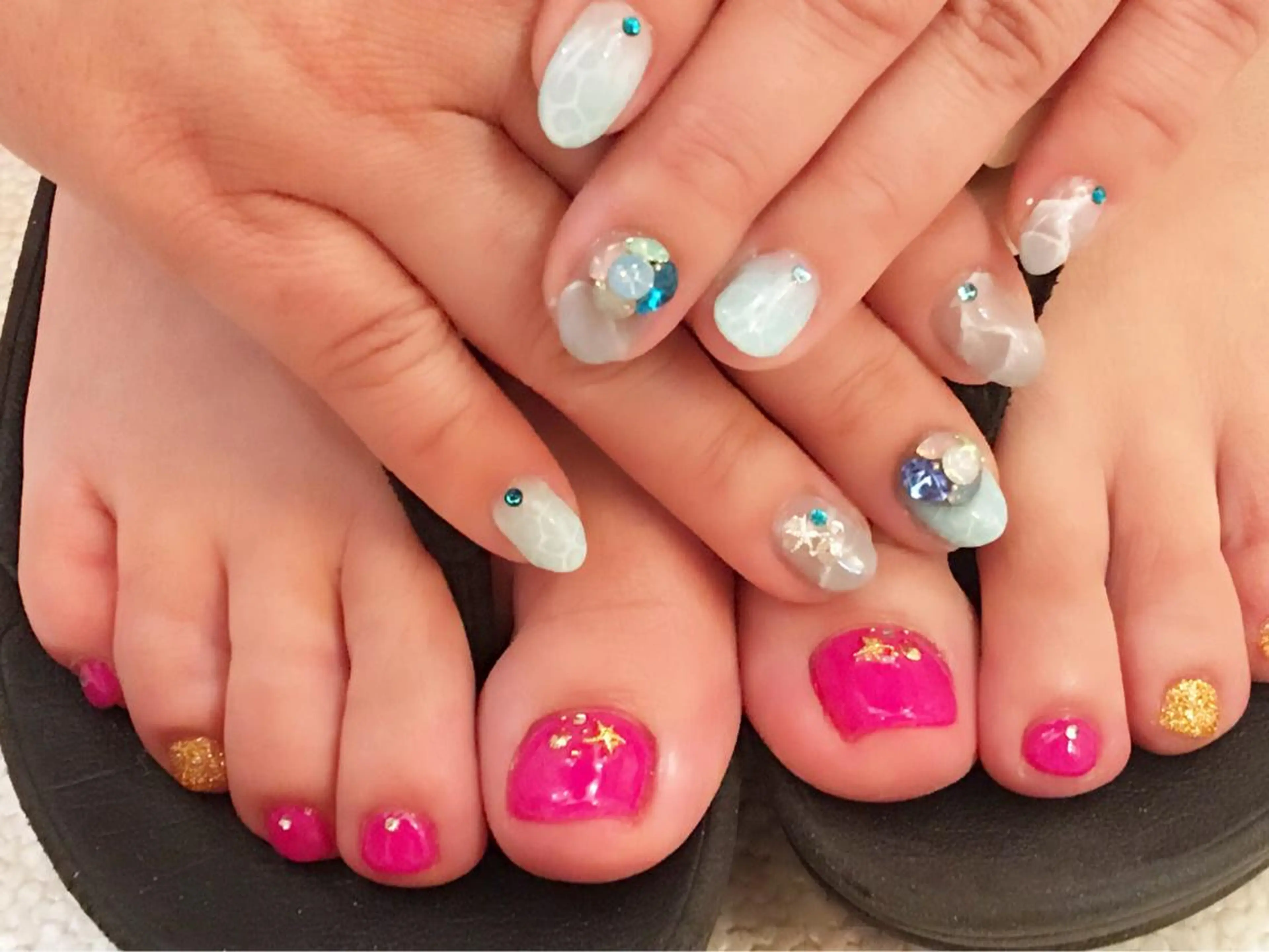 ショート カラー パーマ ヘアアレンジ メンズ キッズ ネイル マツエク・マツパ 付け放題 夏ネイル NAILSGOGO shibuyaのネイルデザイン