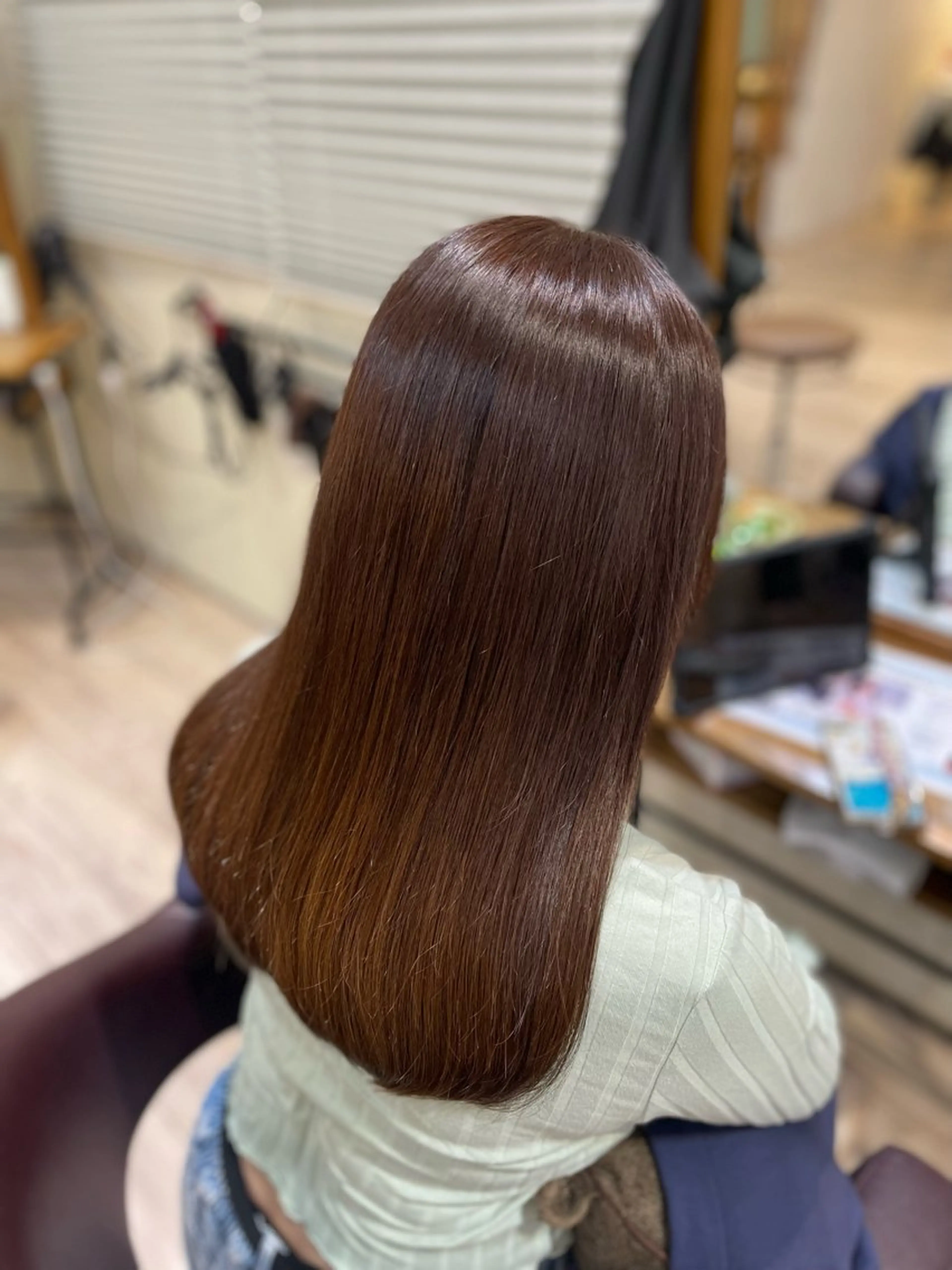 セミロング 茅野 あゆ美のヘアスタイル