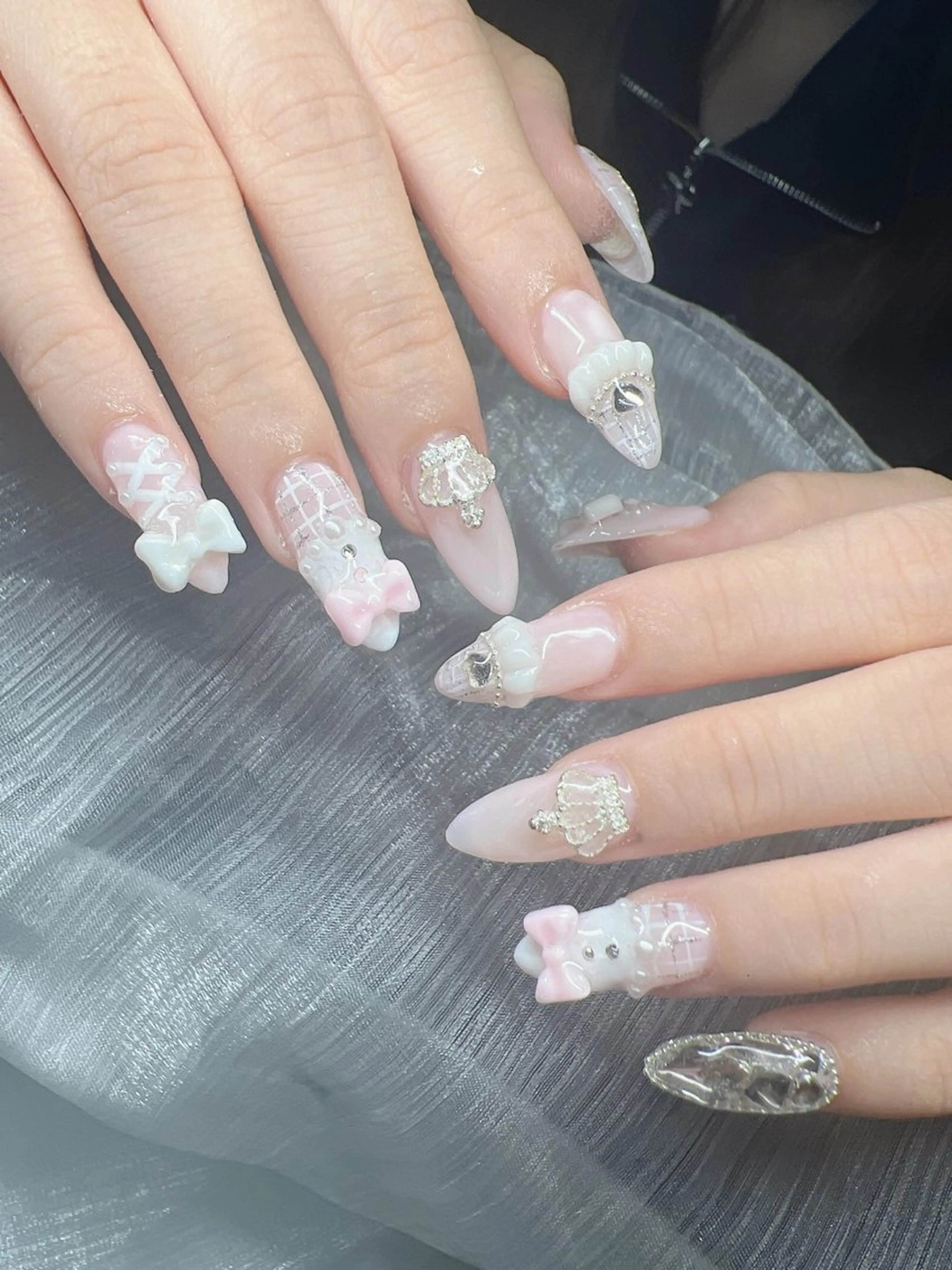 ネイル 長さ出し グラデーション 卒業式 キラキラネイル マグネットネイル Lee Nailsのネイルデザイン